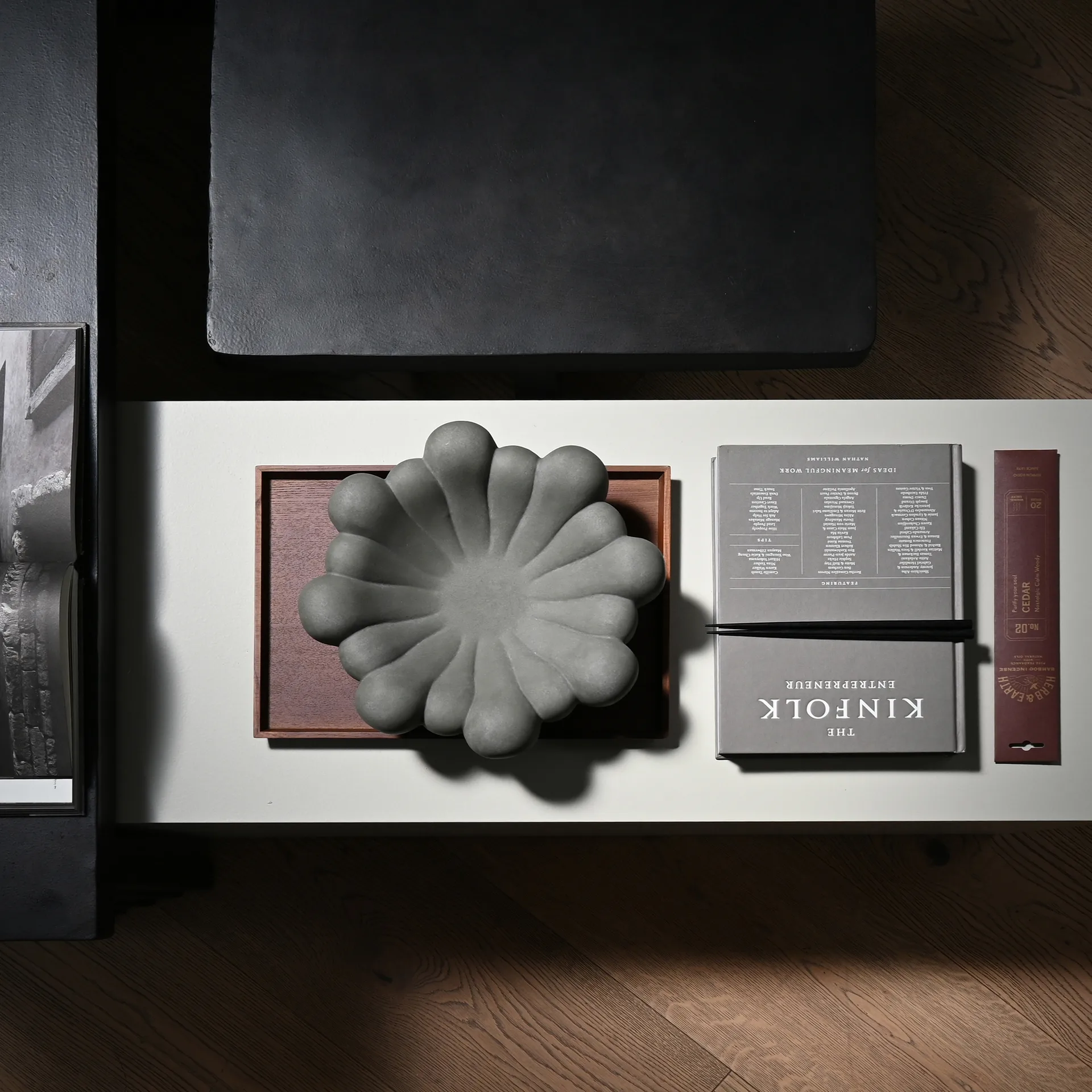 Bol Bloom Tray moyen Ø28,5 cm, Dark grey 101 Copenhagen