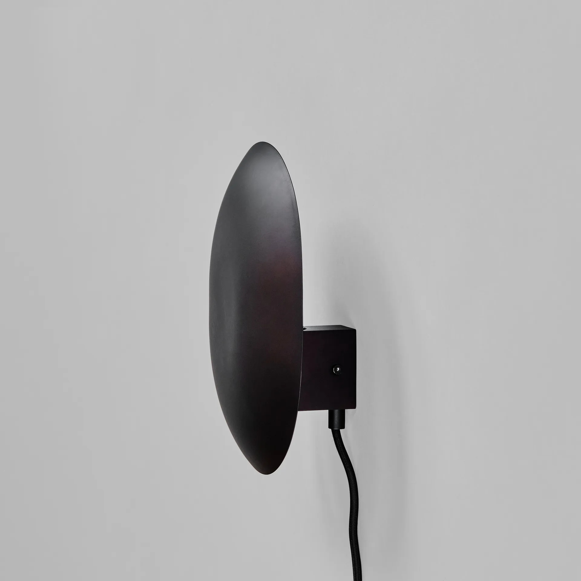 Lampe murale Clam 26 cm, Noir brûlé
 101 Copenhagen