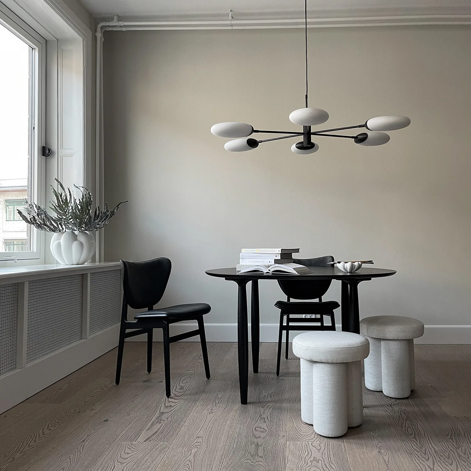 Lustre Salon Chandelier grand, Opaque 101 Copenhagen