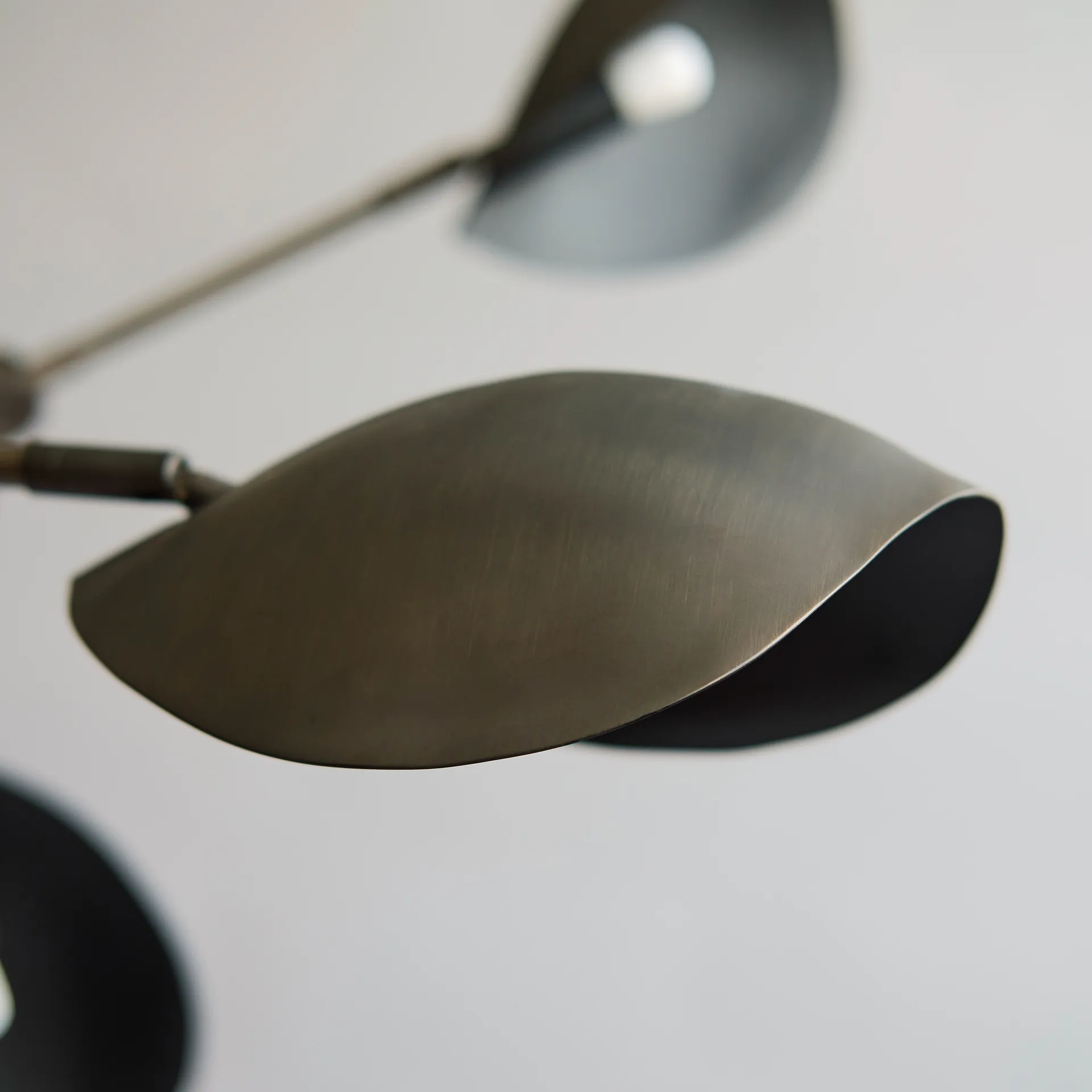 Lustre Stingray Chandelier, Bronze 101 Copenhagen