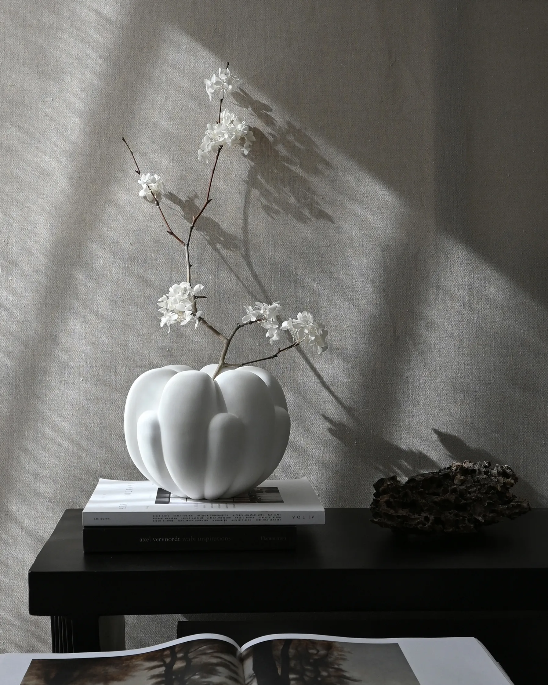 Vase Bloom petit 22,5x24 cm, Bone white 101 Copenhagen