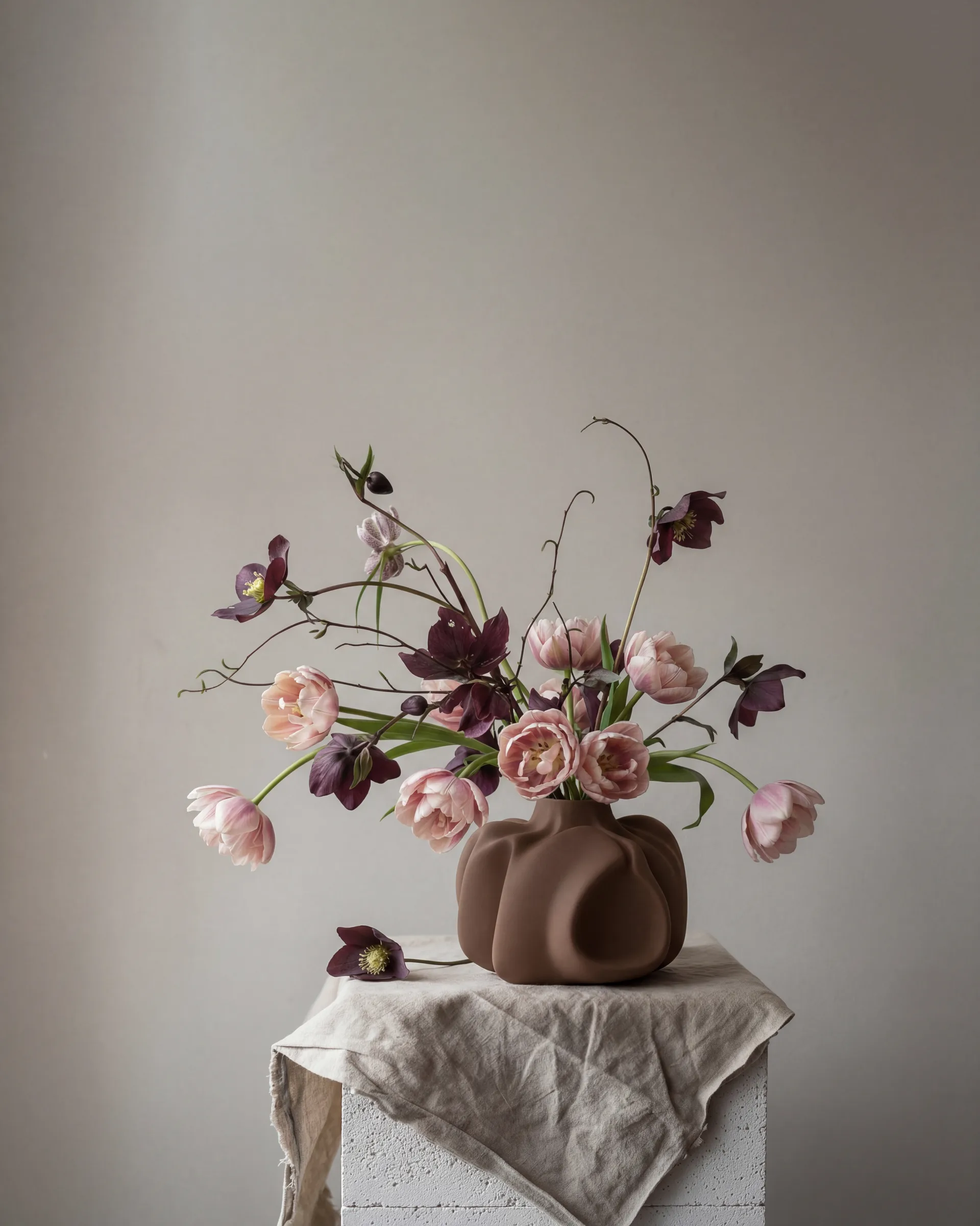 Vase Wabi Medio 28 cm, Amande 101 Copenhagen