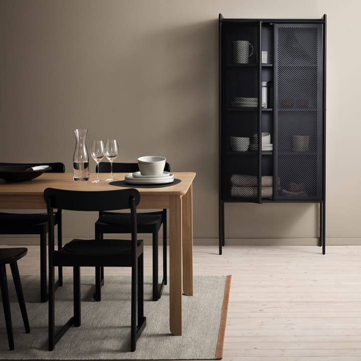 Armoire Hissö, métal laqué noir 1898
