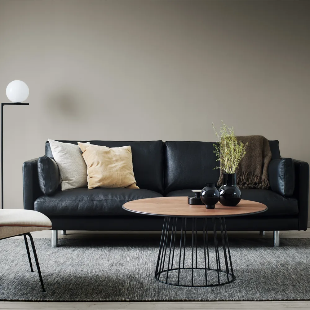 Canapé 3 places Haga, cuir sevilla noir, pieds en métal 1898