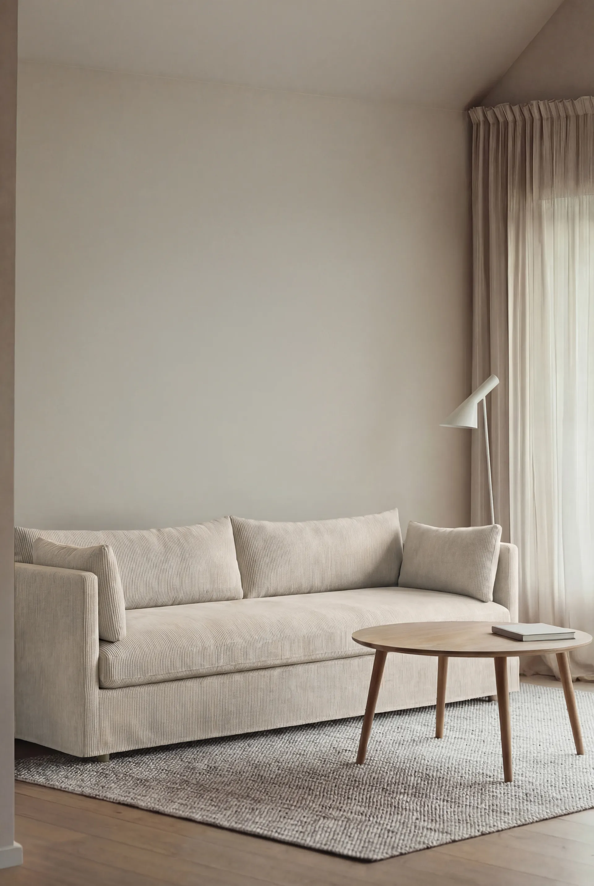 Canapé Linnevik, Jump Beige 1956-chêne blanchi à l’huile, 4 places, avec jupe 1898