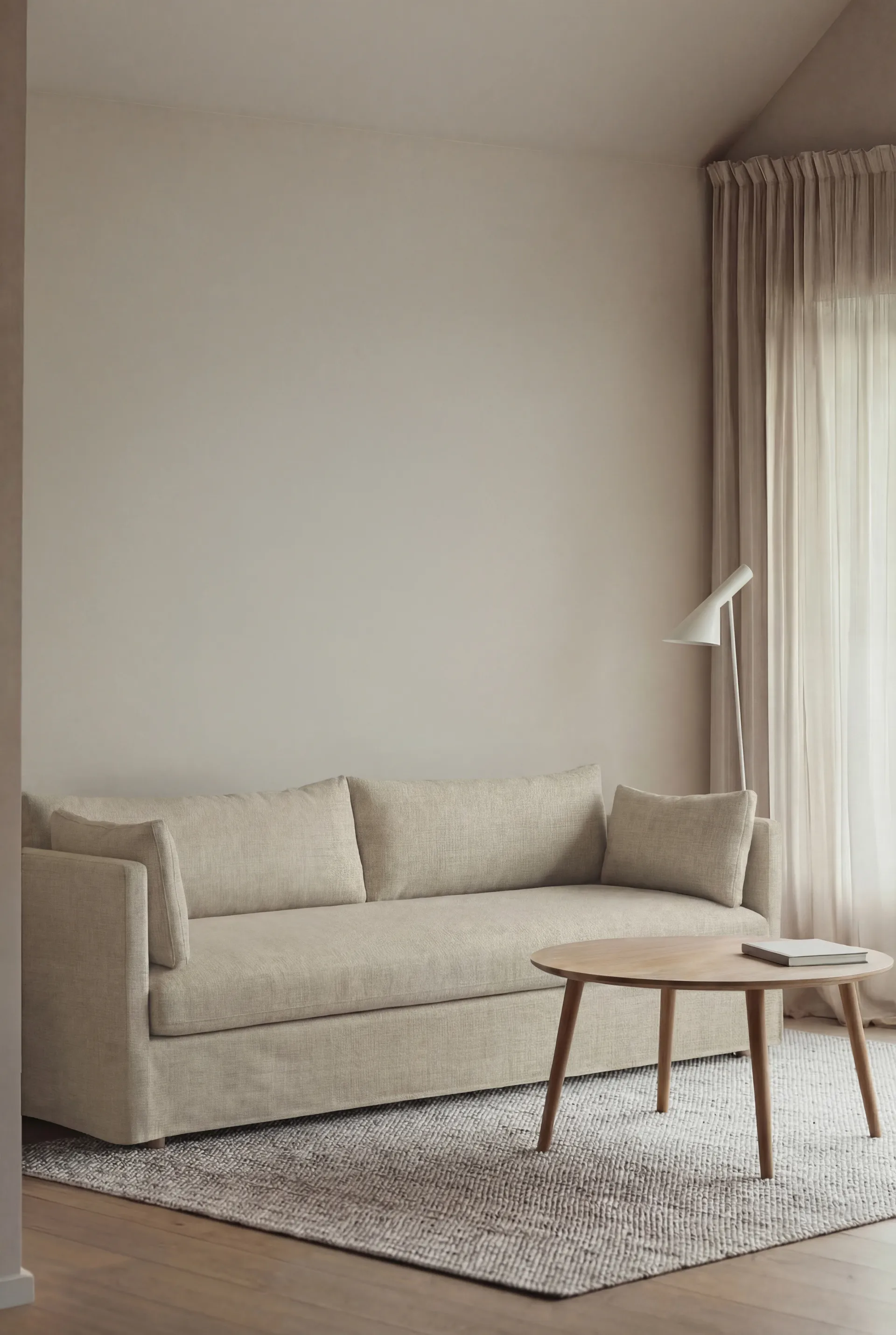 Canapé Linnevik, Luiza beige 3981-chêne blanchi à l’huile, 4 places, avec jupe 1898