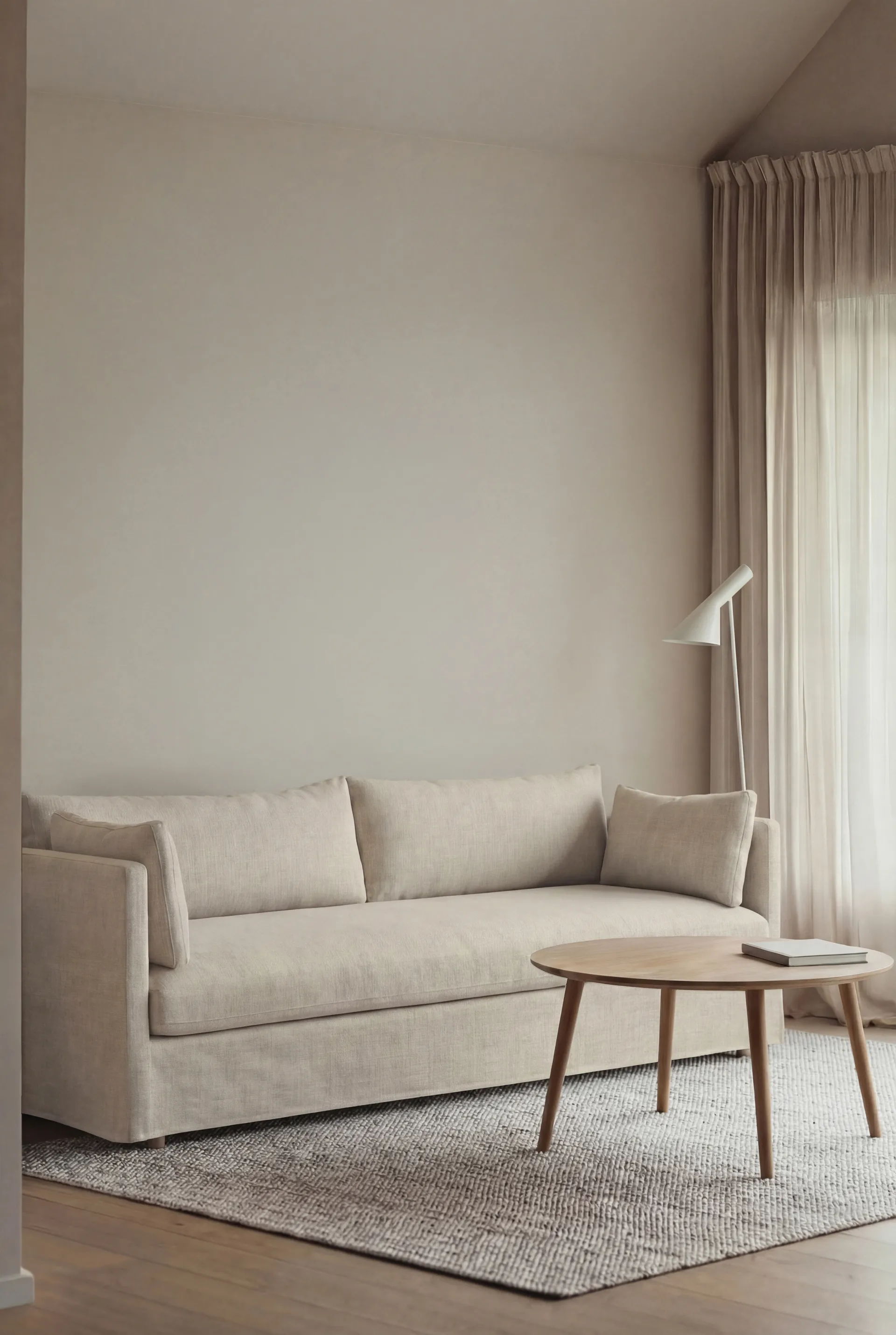 Canapé Linnevik, Oslo Nature 1540-chêne blanchi à l’huile, 4 places, avec jupe 1898