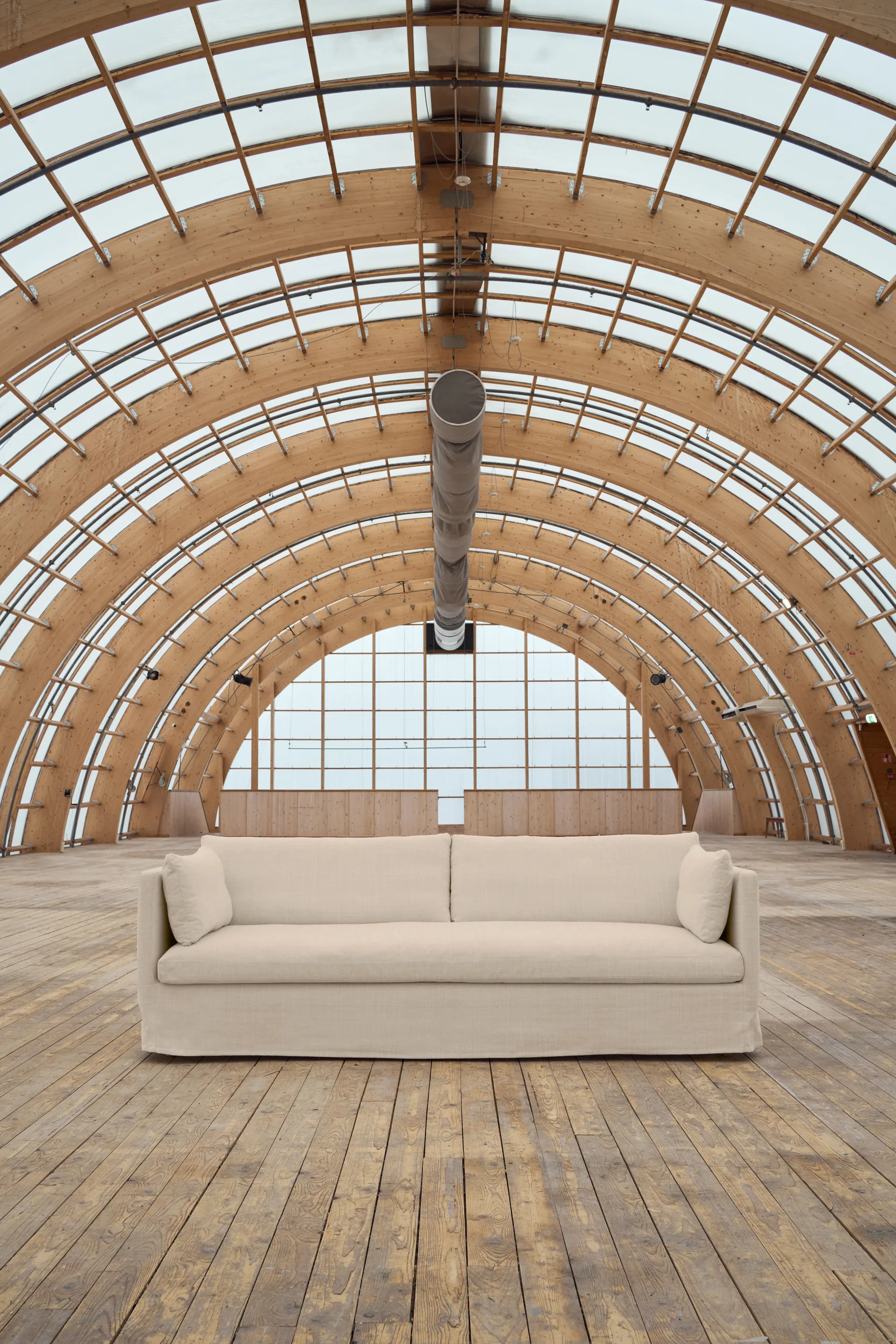 Canapé Linnevik, Same Beige 6670-chêne blanchi à l’huile, 4 places, avec jupe 1898