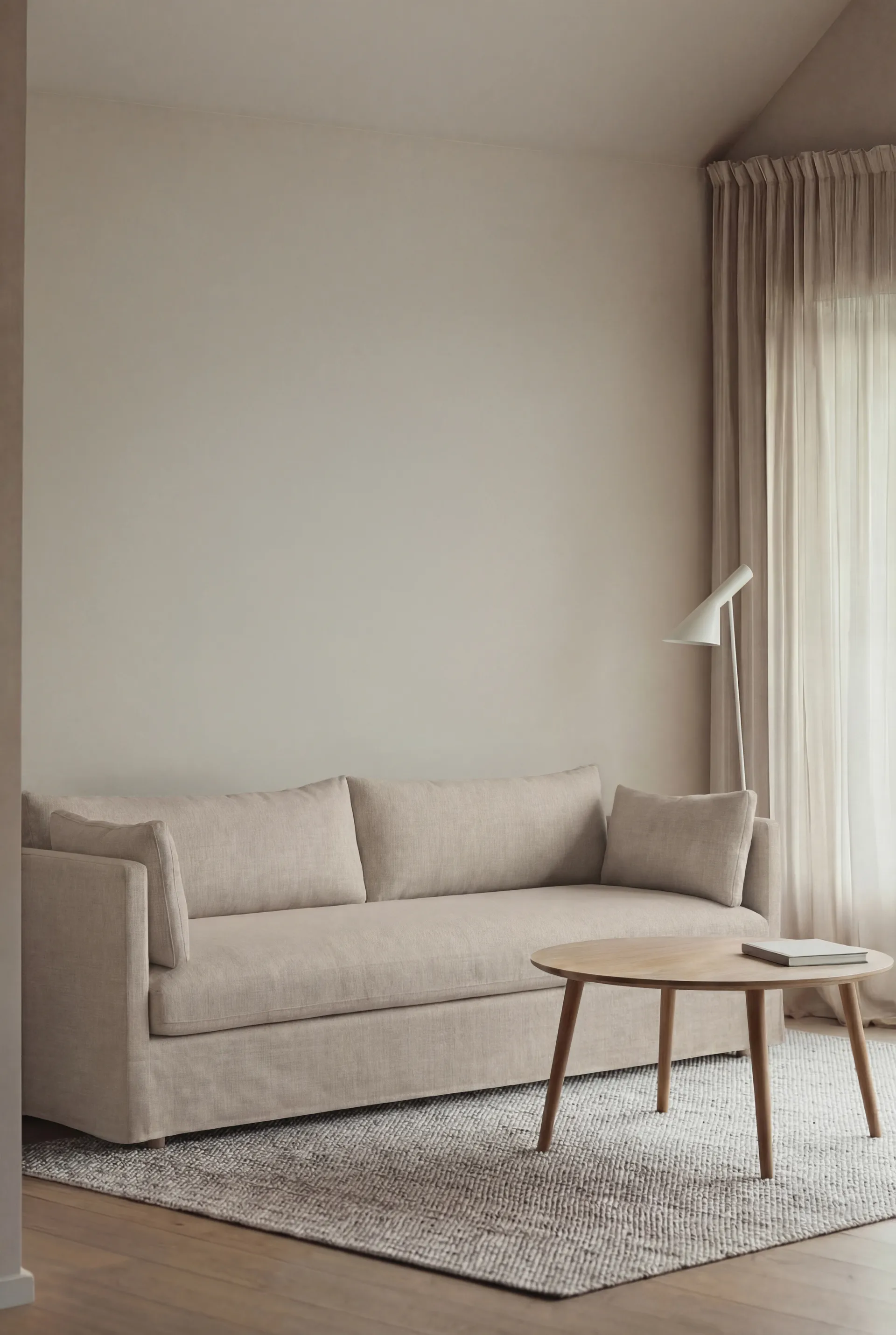 Canapé Linnevik, Same Beige 6670-chêne blanchi à l’huile, 4 places, avec jupe 1898