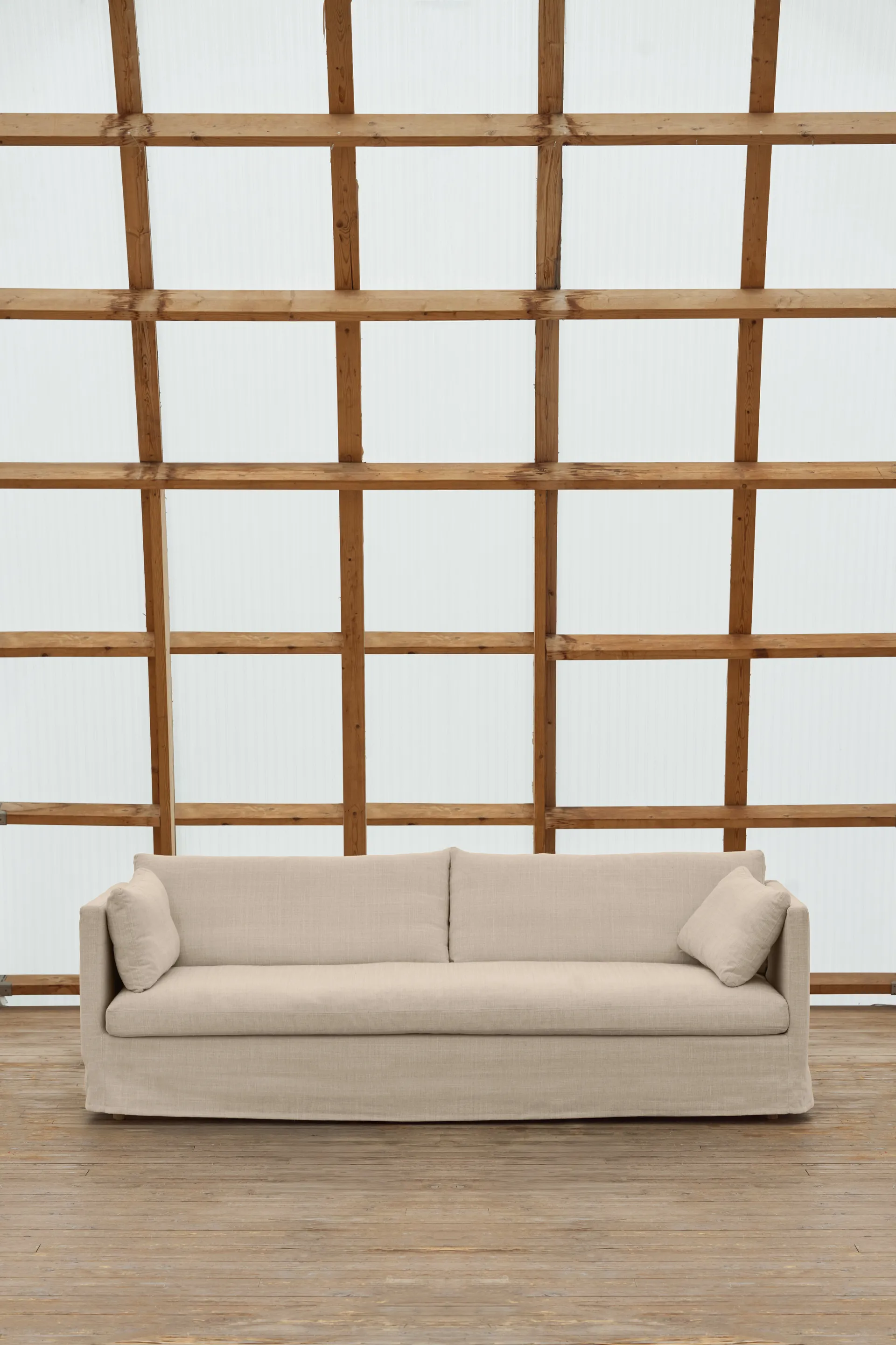 Canapé Linnevik, Same Beige 6670-chêne blanchi à l’huile, 4 places, avec jupe 1898