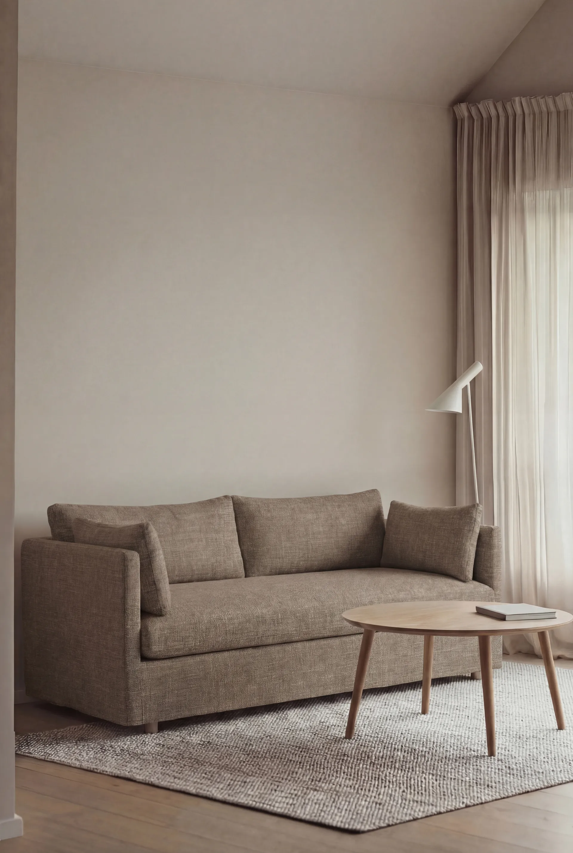 Canapé Linnevik, Same Mole 6674-chêne blanchi à l’huile, 2 places, avec jupe 1898