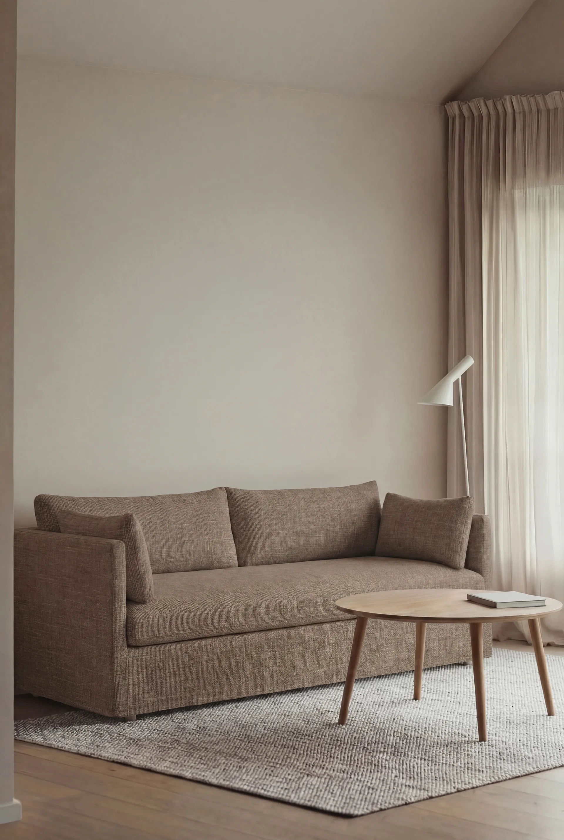 Canapé Linnevik, Same Mole 6674-chêne blanchi à l’huile, 3 places, avec jupe 1898