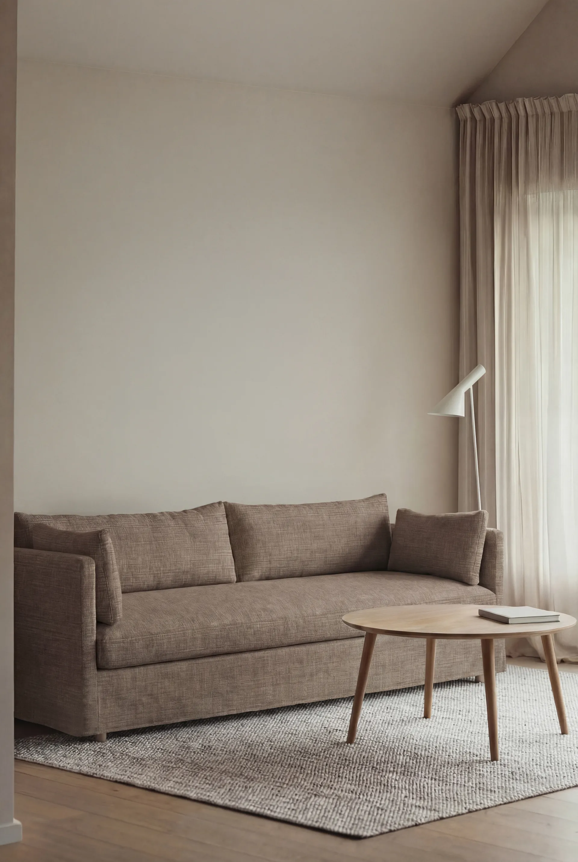 Canapé Linnevik, Same Mole 6674-chêne blanchi à l’huile, 4 places, avec jupe 1898