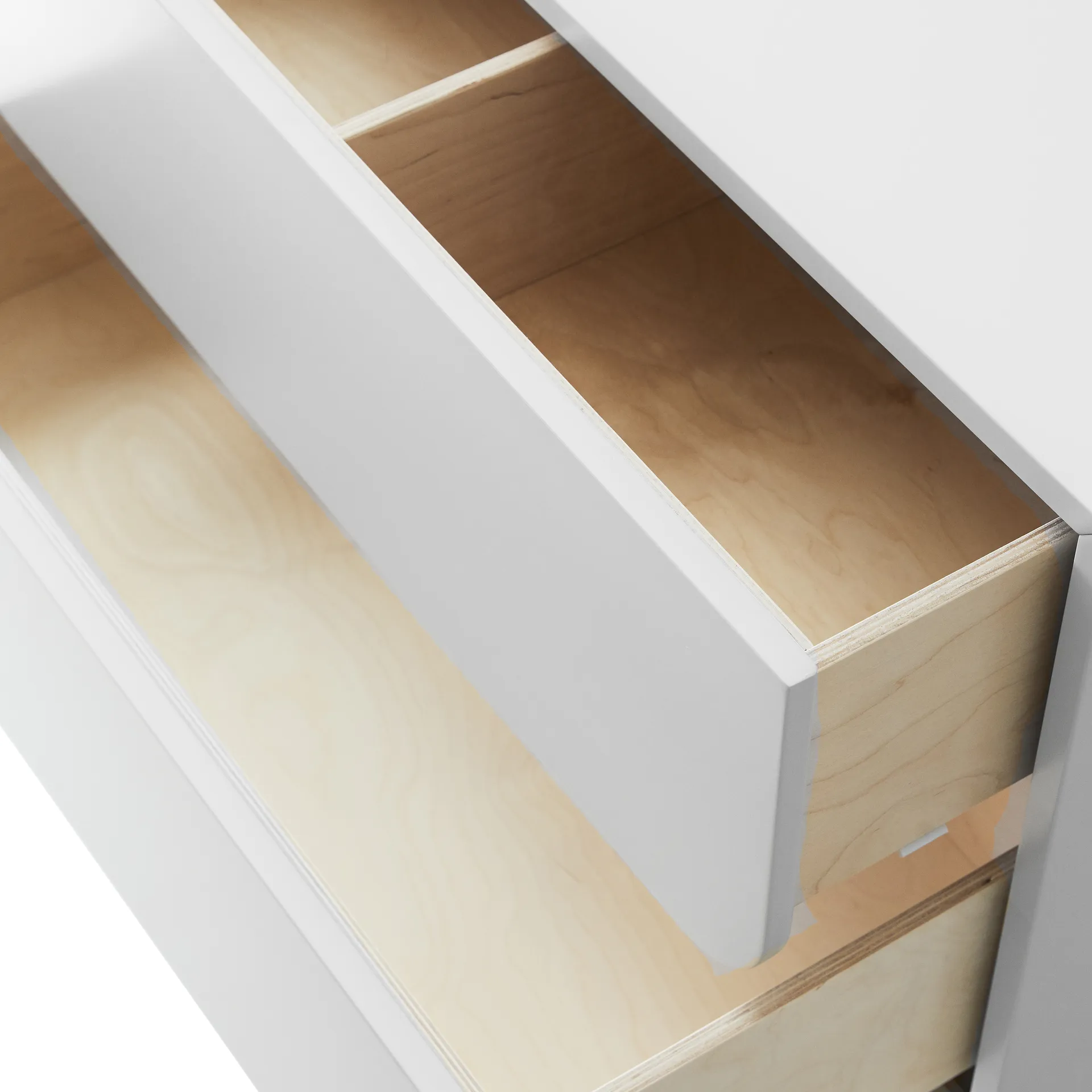 Commode haute Vidja, laqué blanc, 5 tiroirs 1898