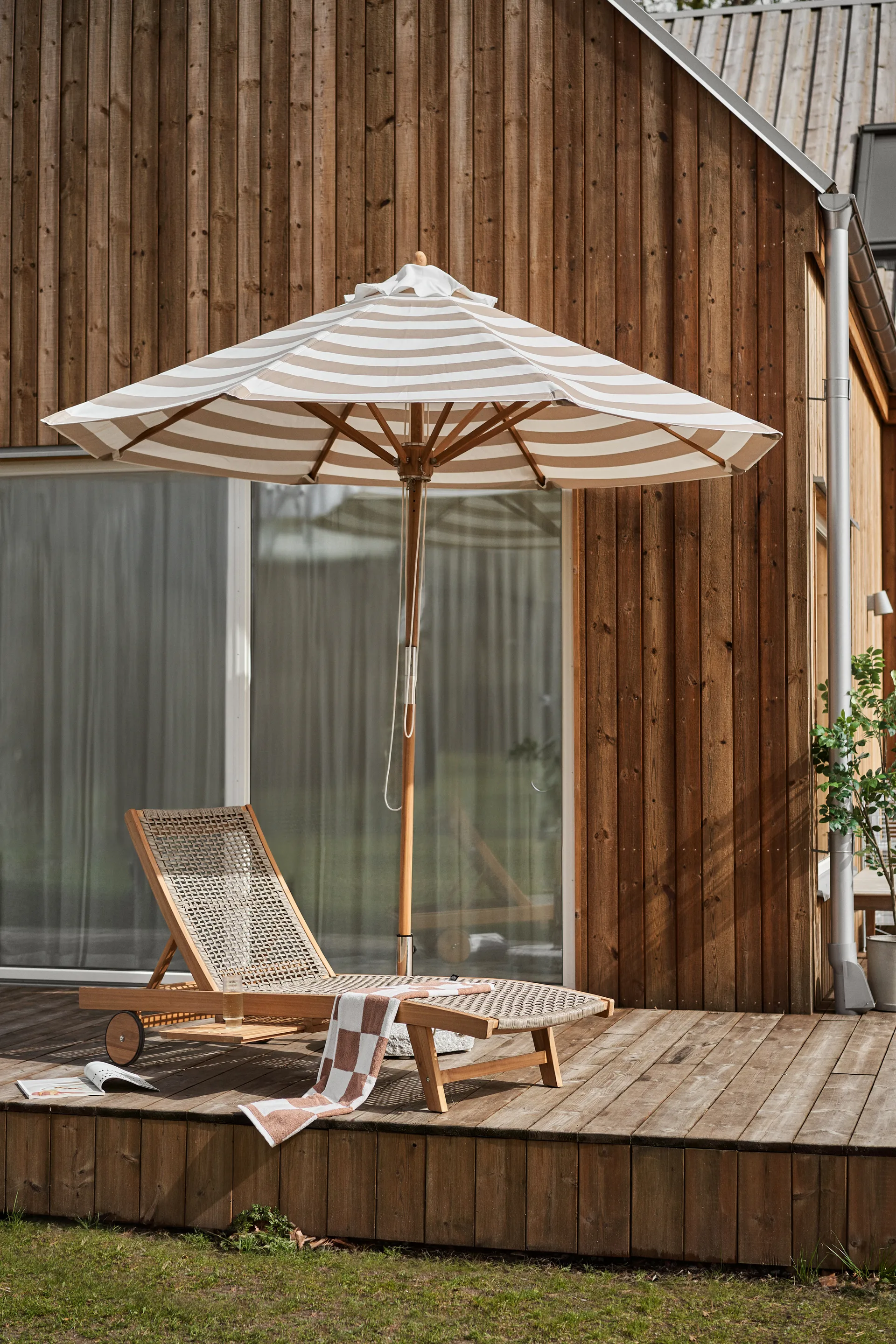 Parasol Hisshult Ø270 cm, Beige stripe-teak 1898