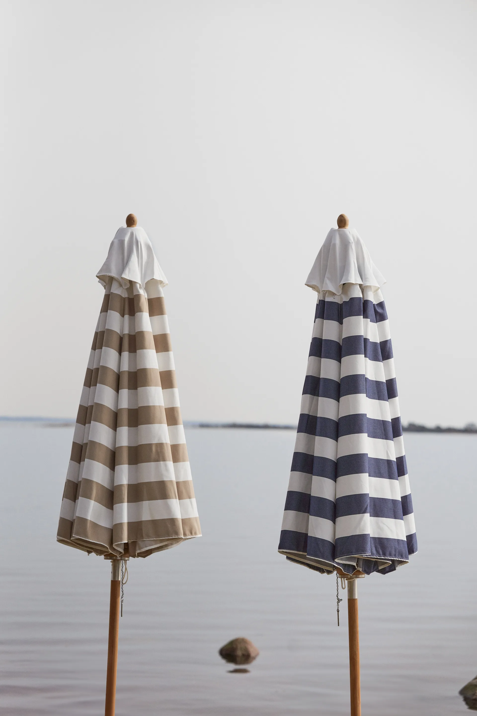 Parasol Hisshult Ø270 cm, Beige stripe-teak 1898