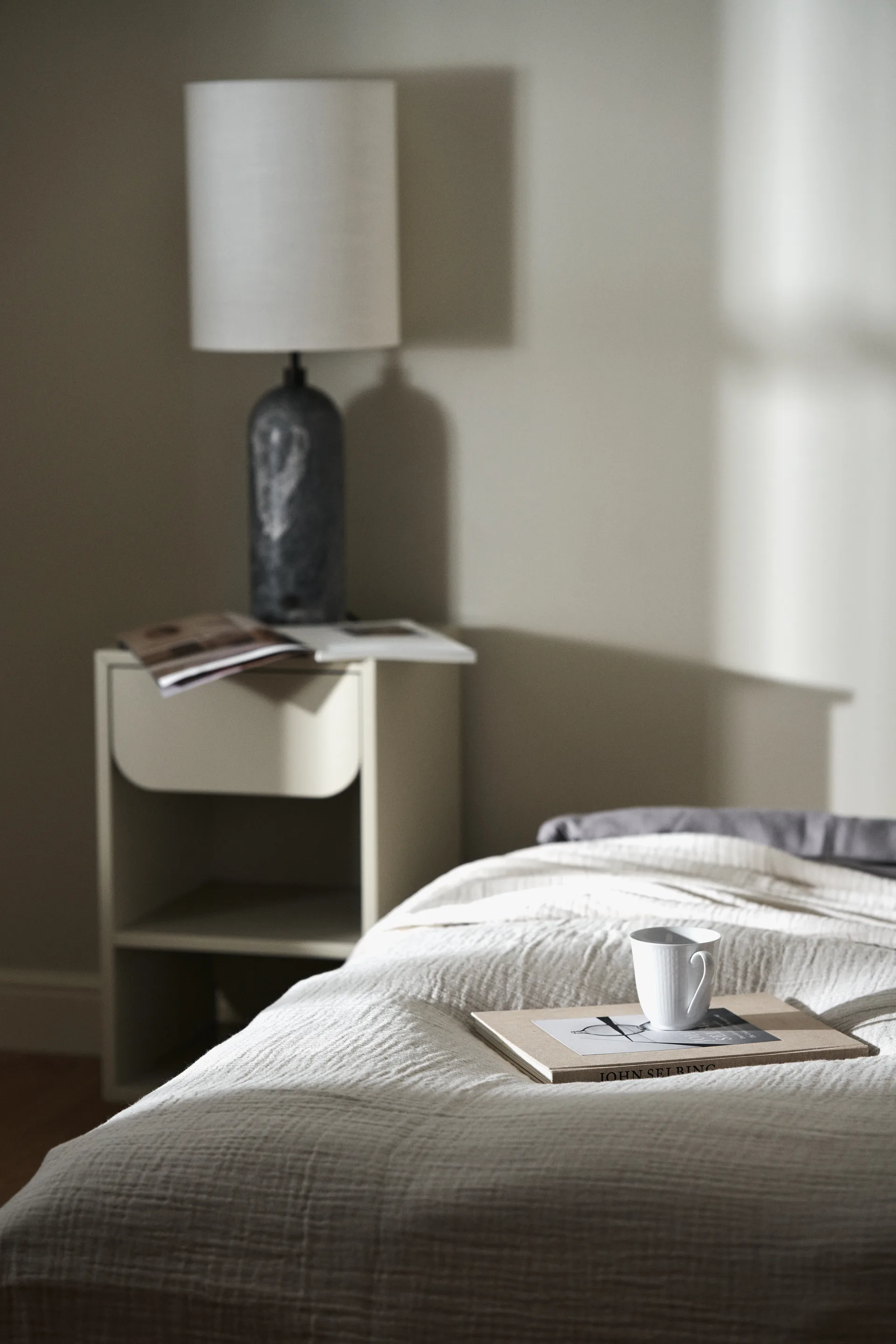 Table de chevet Vidja, Sable 1898