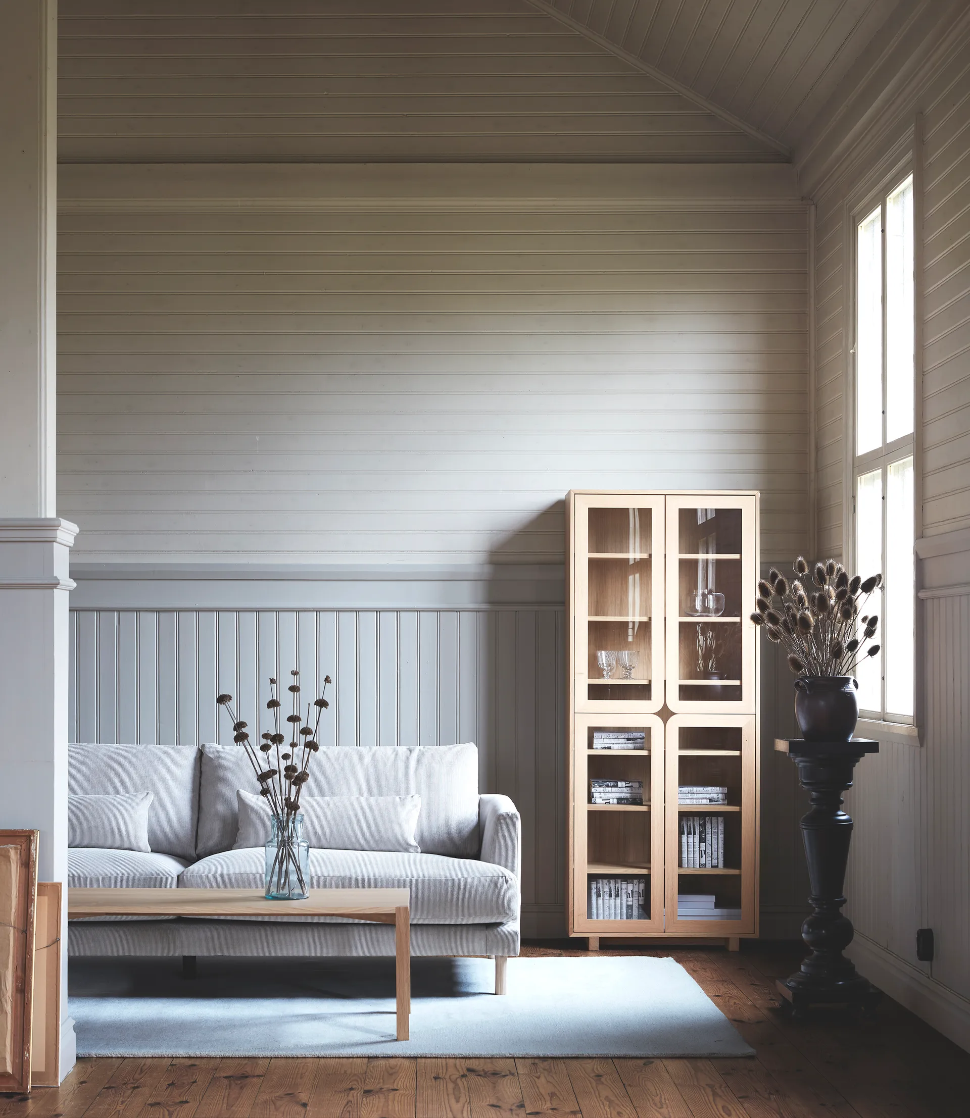 Vitrine haute Vidja, Chêne pigmenté blanc 1898