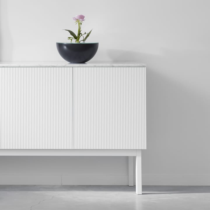 Buffet Beam, laqué blanc, socle en chêne huilé A2