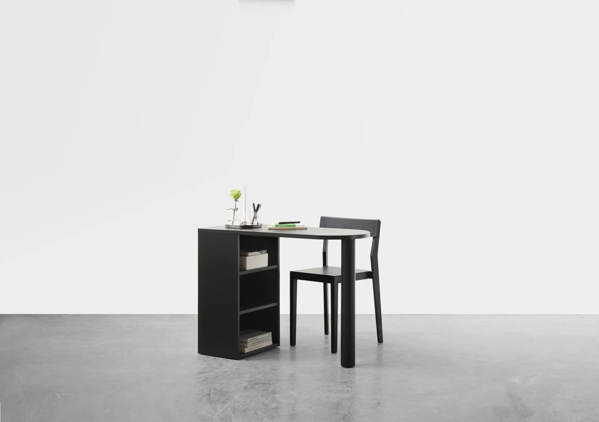 Bureau Hub, Chêne teinté noir, 100×73×43 cm A2