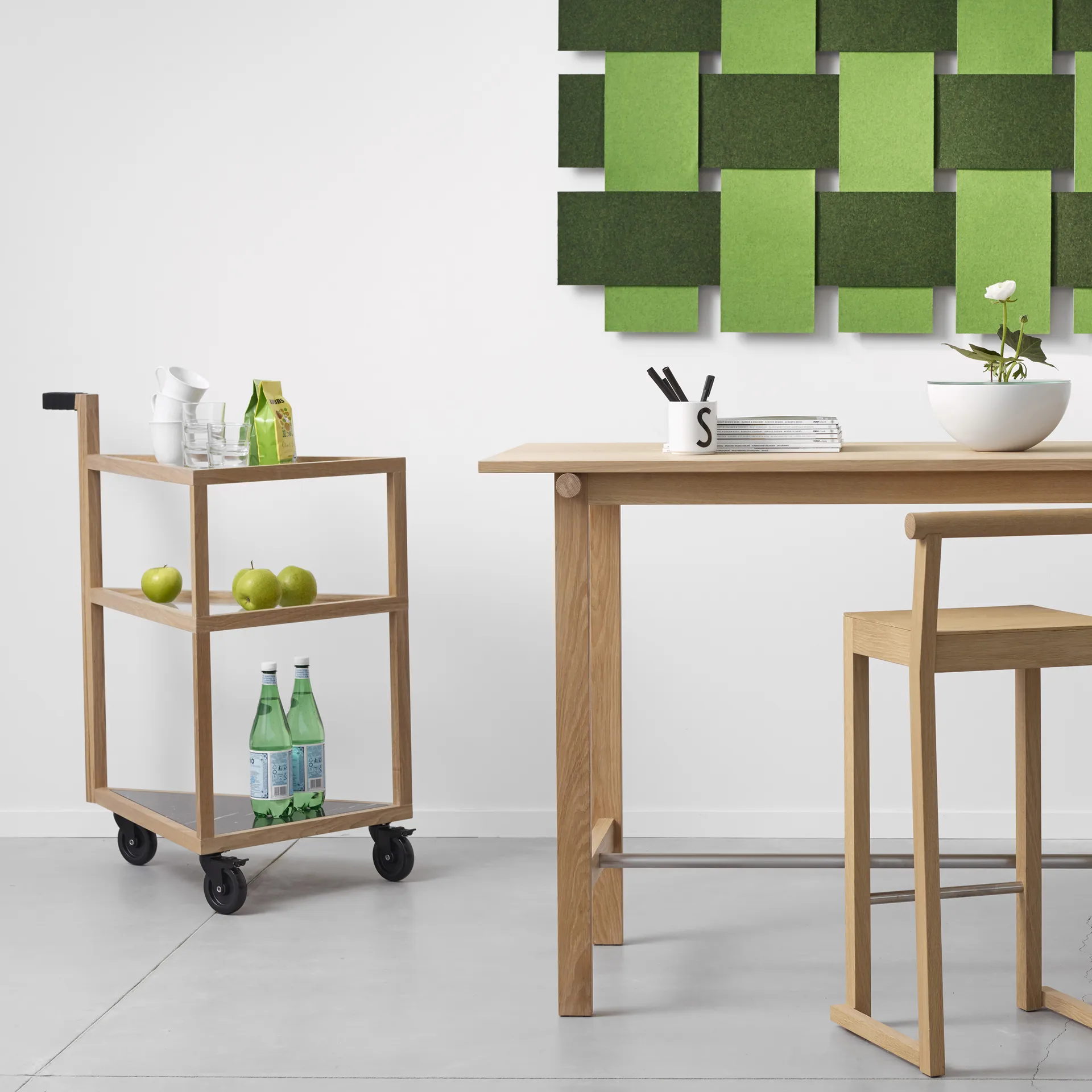 Chariot de service Move, chêne lasuré noir, big, marbre marquina, verre A2