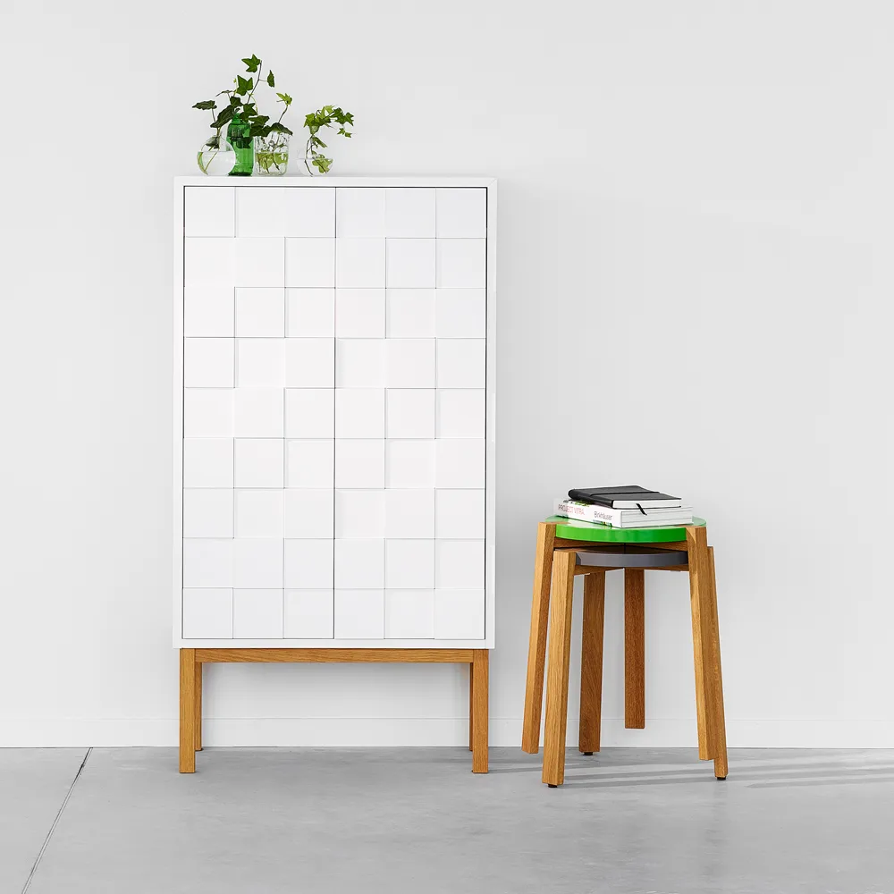 Tabouret Happy, gris, pieds en chêne A2