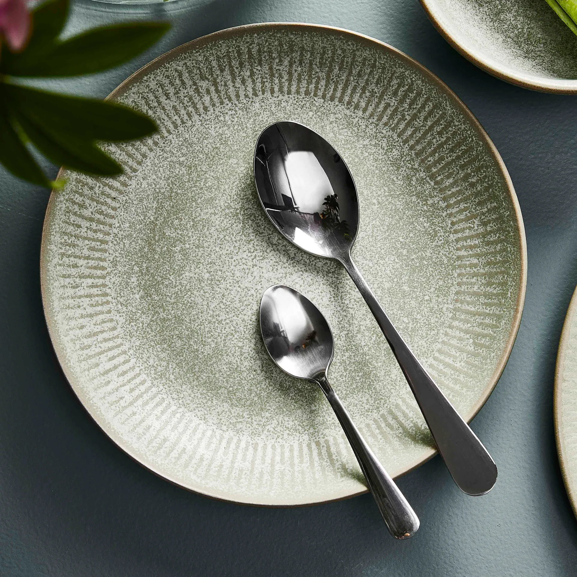 Assiette à soupe Relief Ø22 cm, Vert Aida