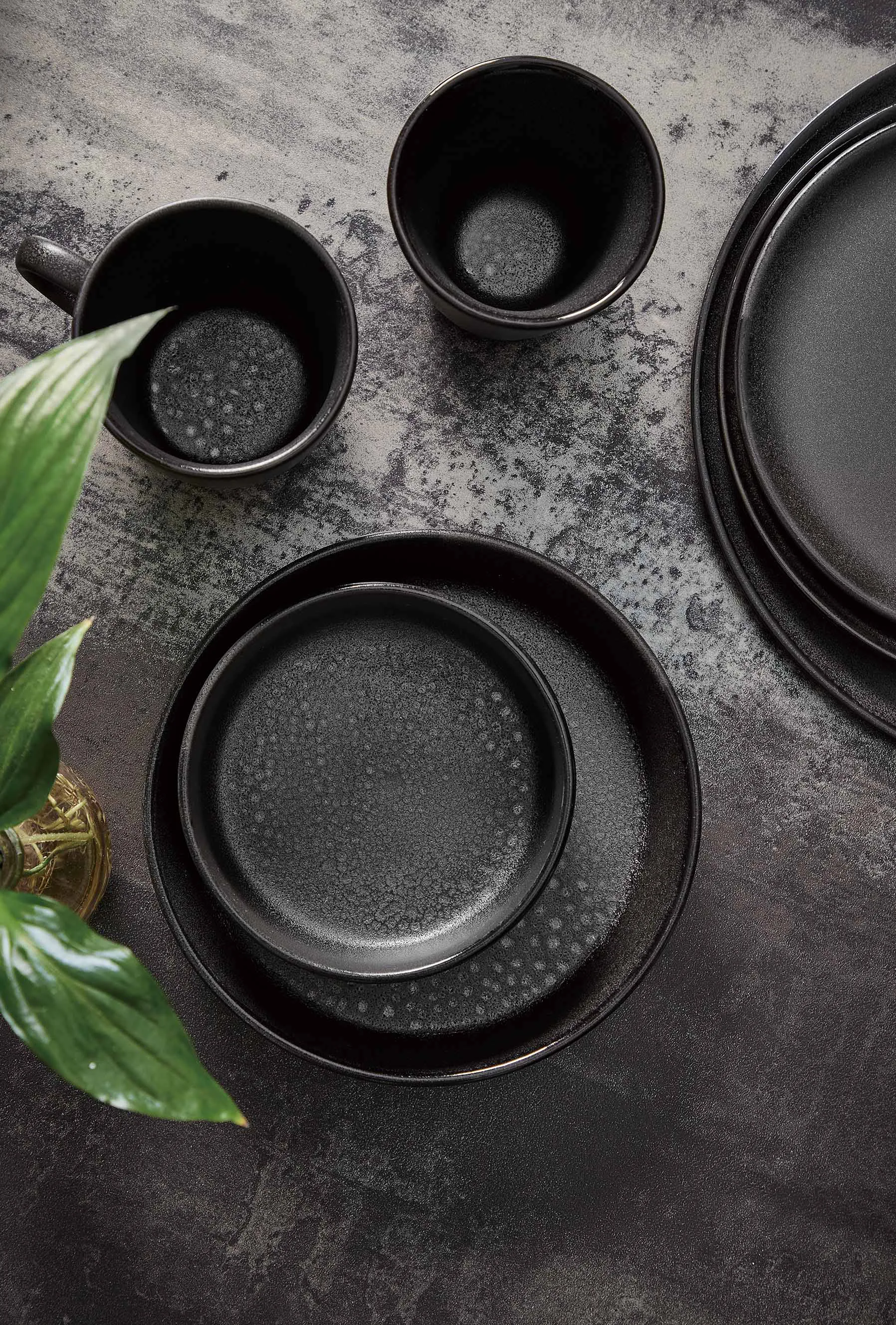 Assiette creuse Raw Ø19,4 cm, Titanium black Aida