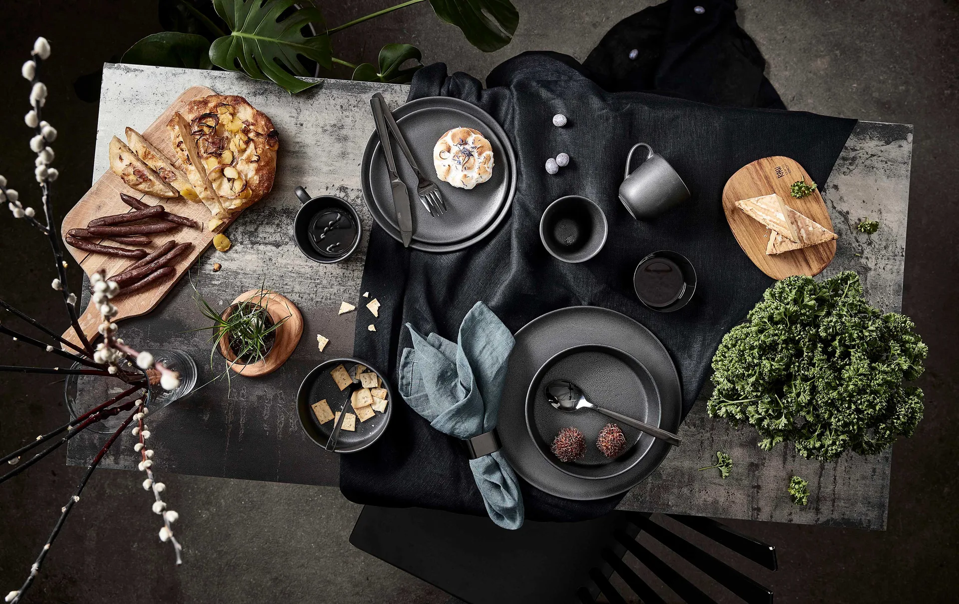 Assiette Raw Ø23 cm, Titanium black Aida