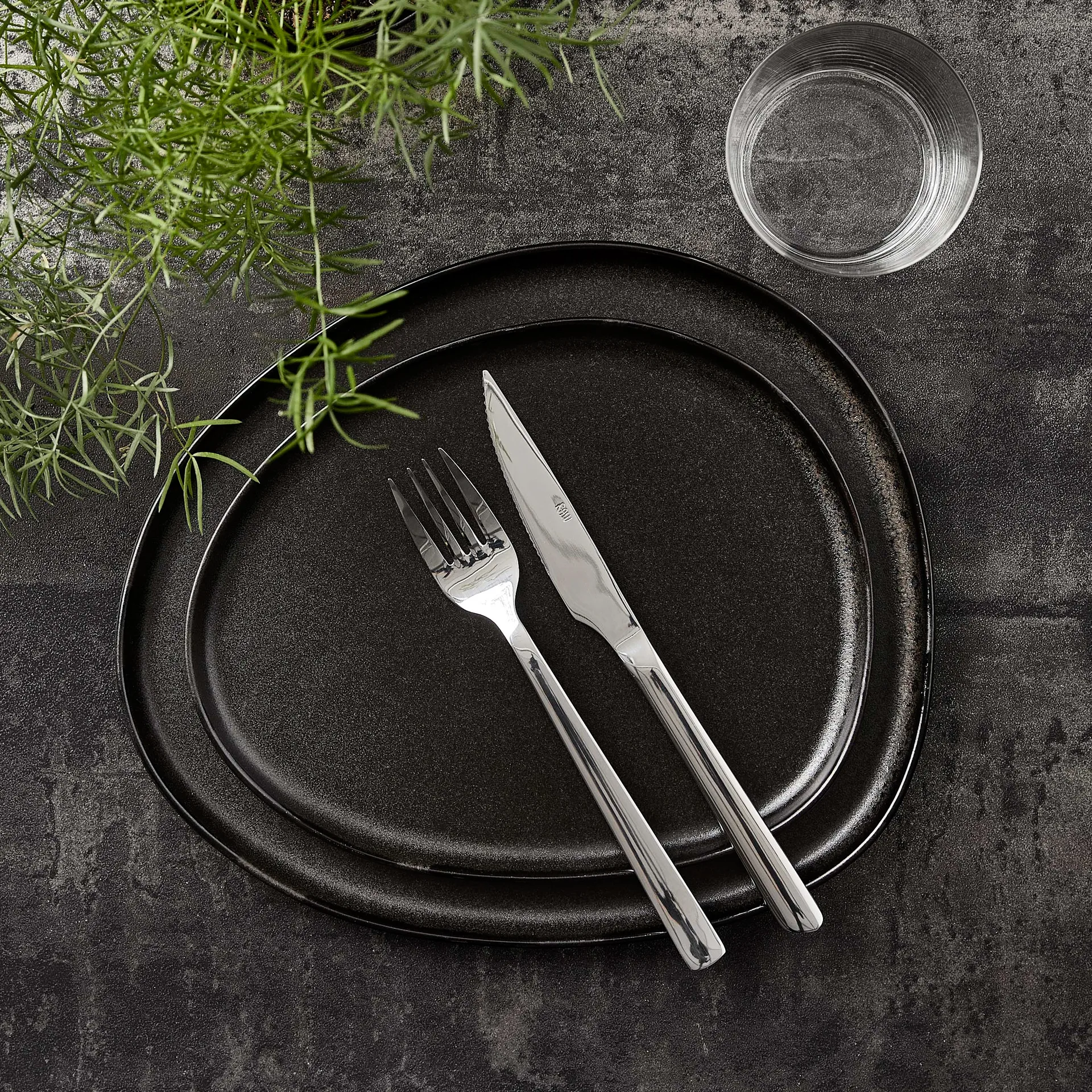 Assiette Raw Organic 29x25 cm, Noir titane Aida