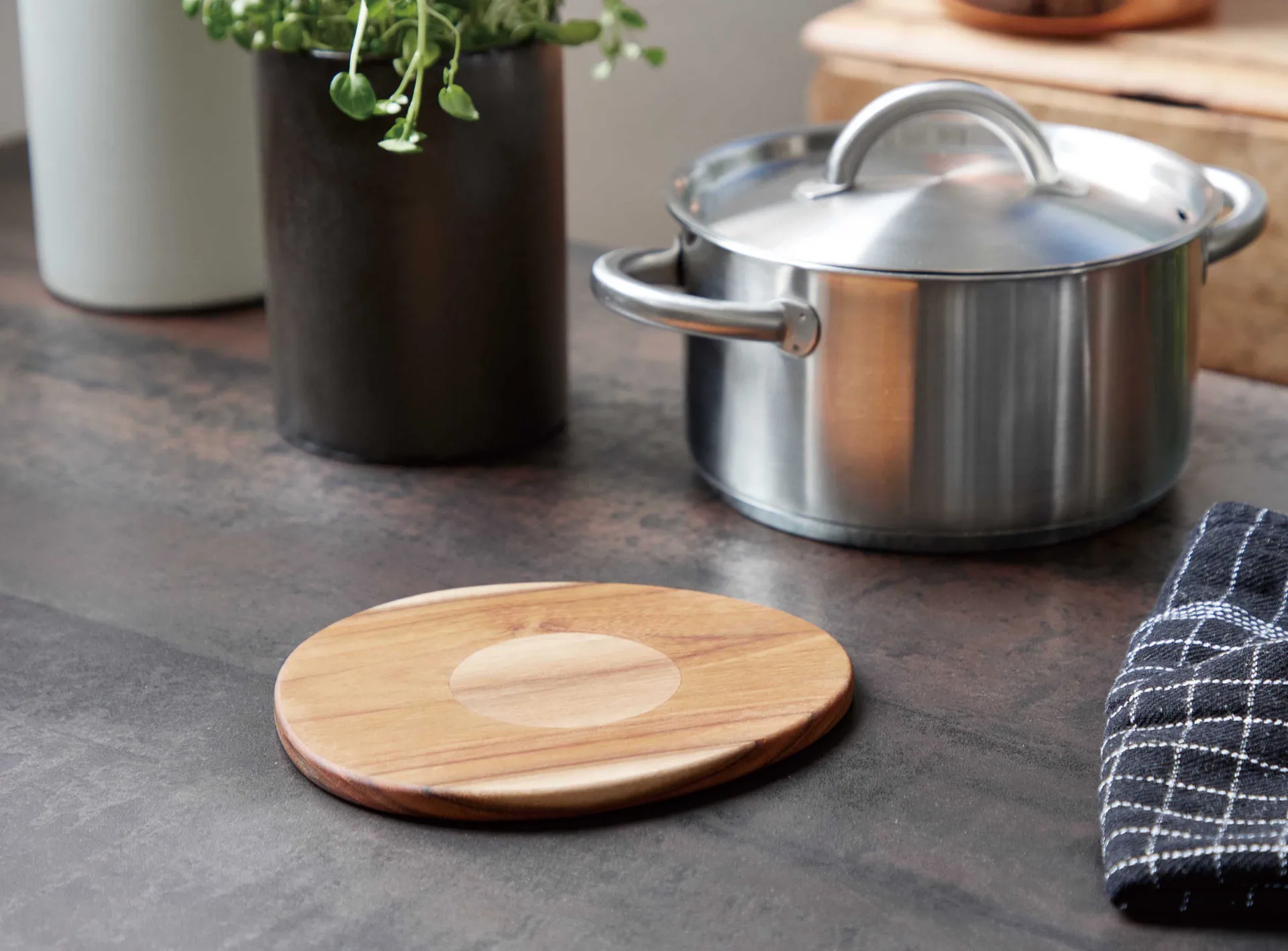 Dessous de plat magnétique Raw 15x17,5 cm, Teck Aida