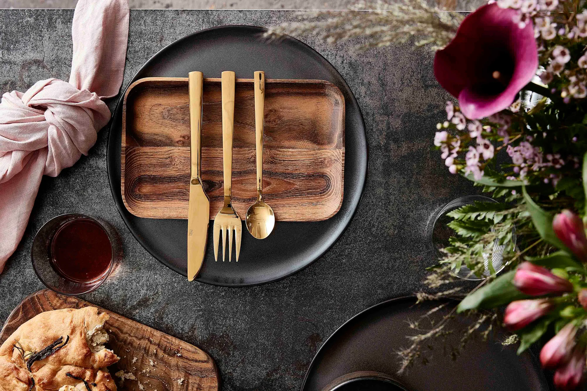 Ensemble de couverts Raw 60 pièces, Gold Aida