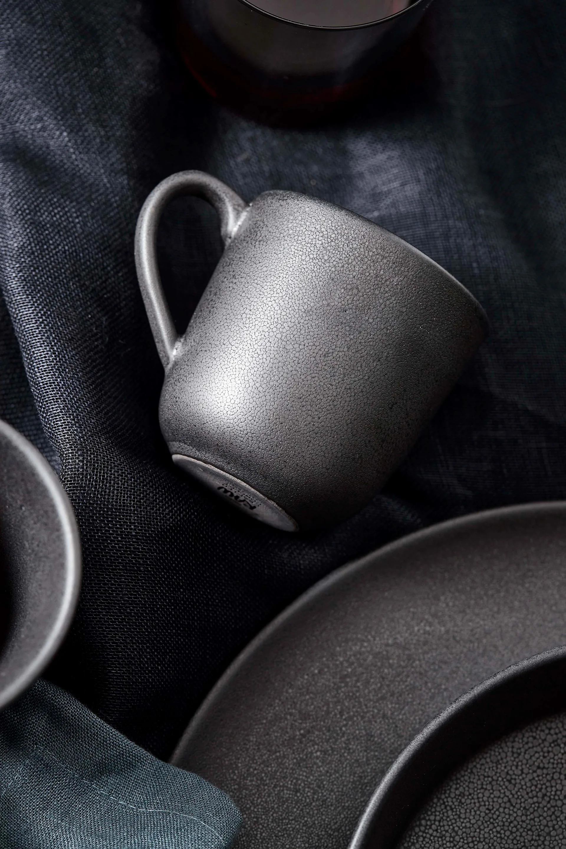 Tasse avec poignée Raw 20 cl, Titanium black Aida