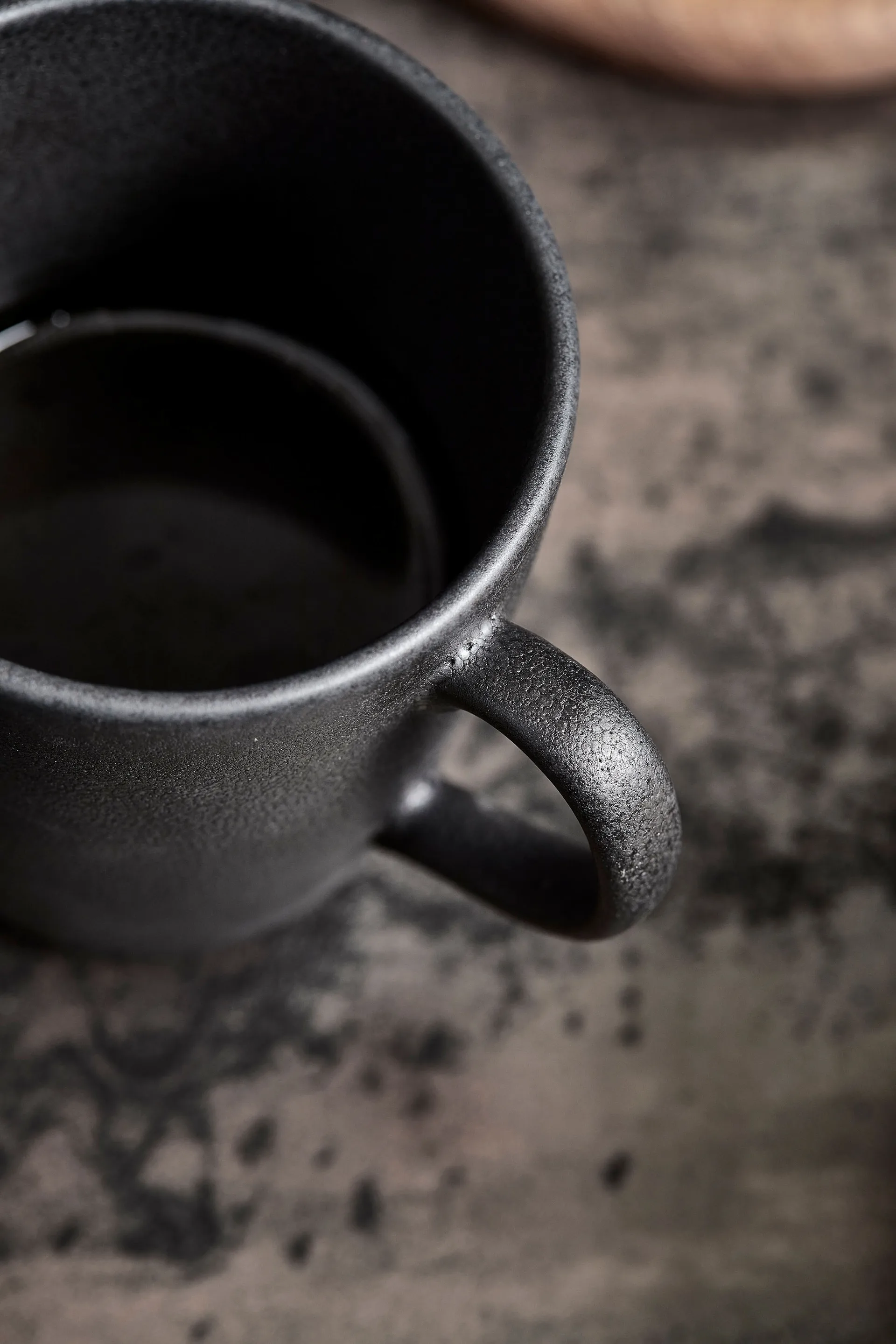 Tasse Raw avec anse 35 cl, Titanium black Aida