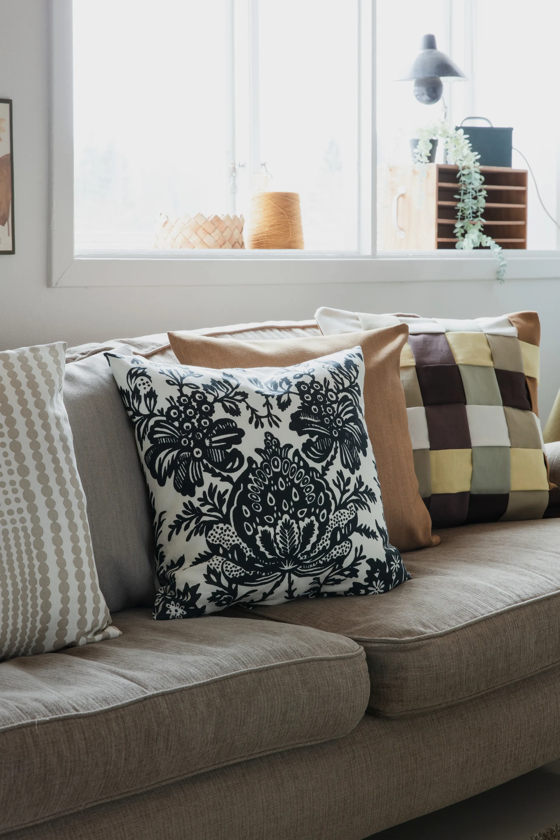 Housse de coussin Granatäpple 50x50 cm, Noir Almedahls