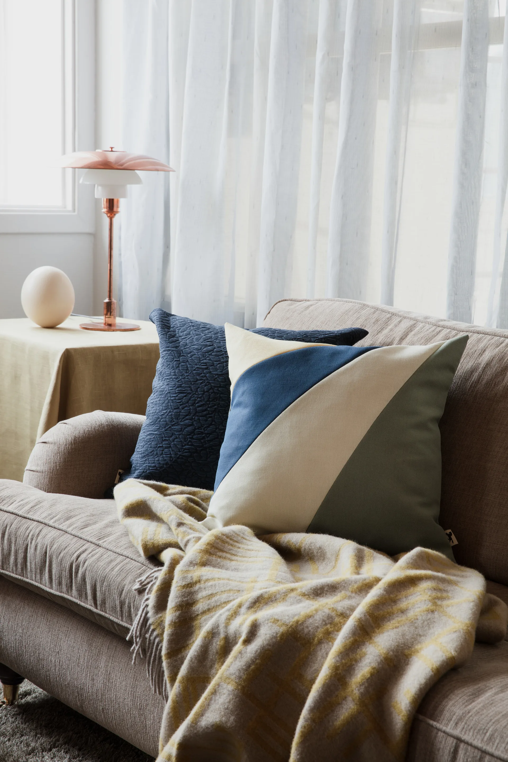 Housse de coussin Livia 50x50 cm, Bleu foncé Almedahls