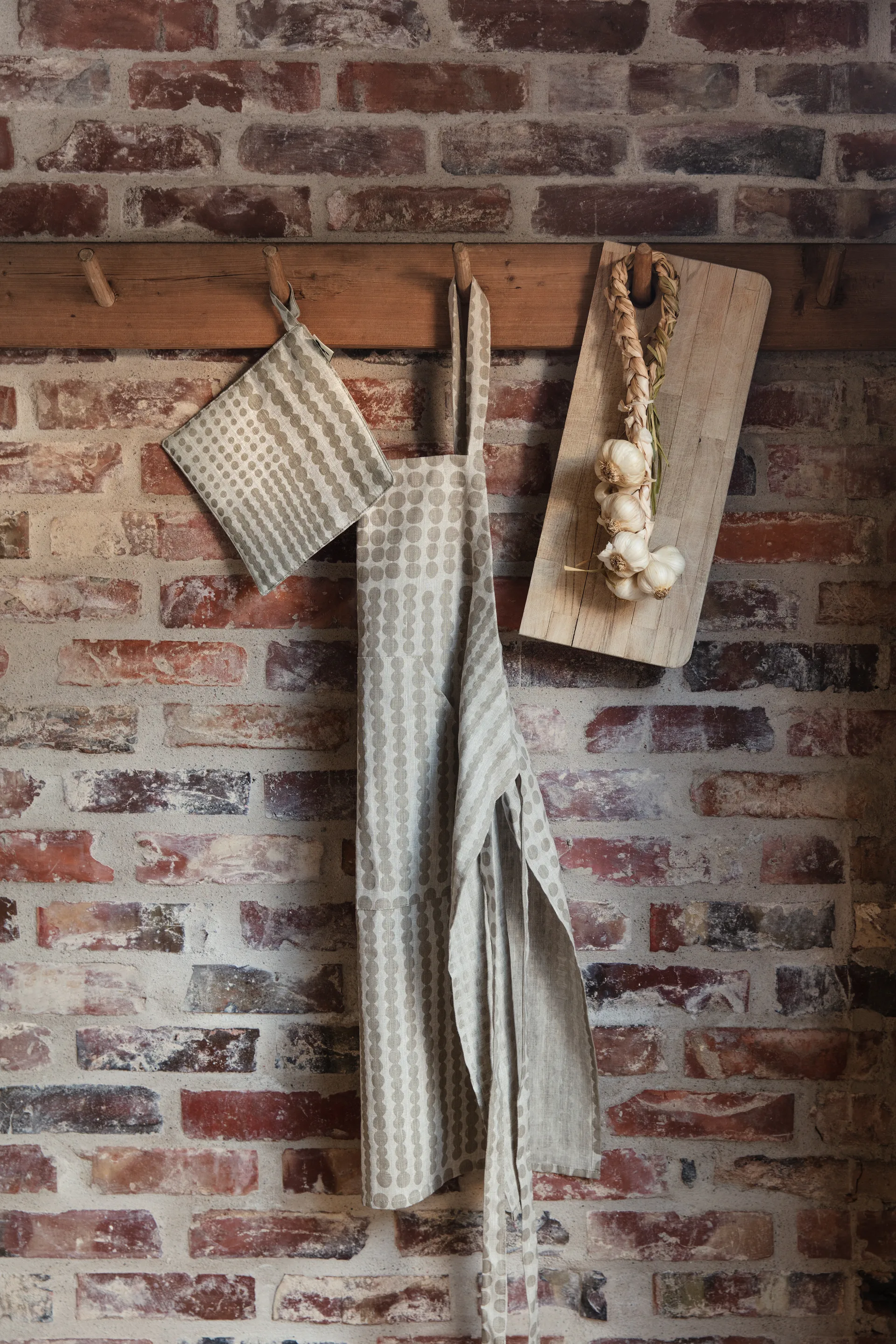 Tablier à pois, Naturel-taupe Almedahls