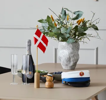 Drapeau de table Celebrating Denmark 40 cm - Oak-brass - Andersen Furniture