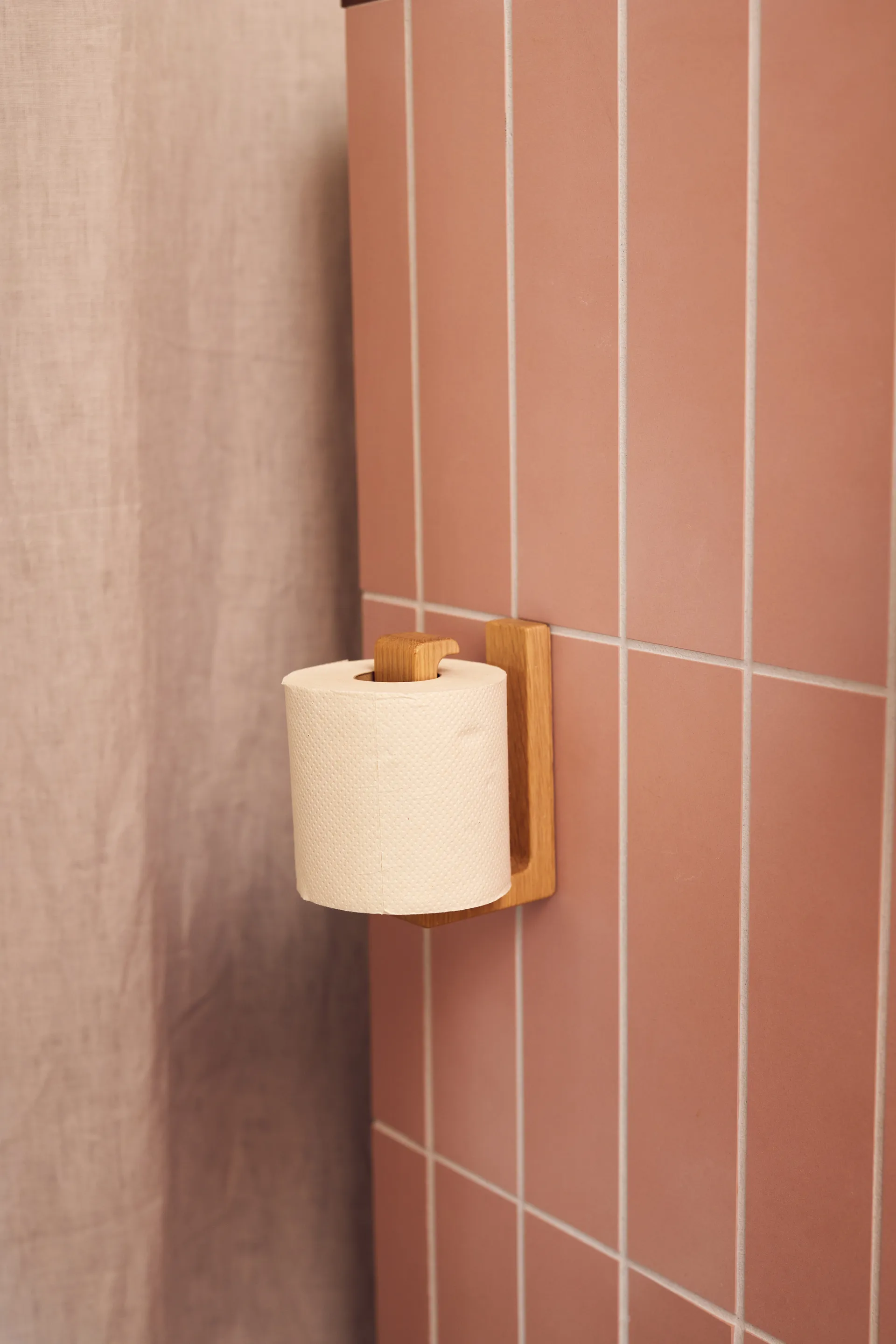 Porte-papier toilette Andersen, Lacquered oak Andersen Furniture