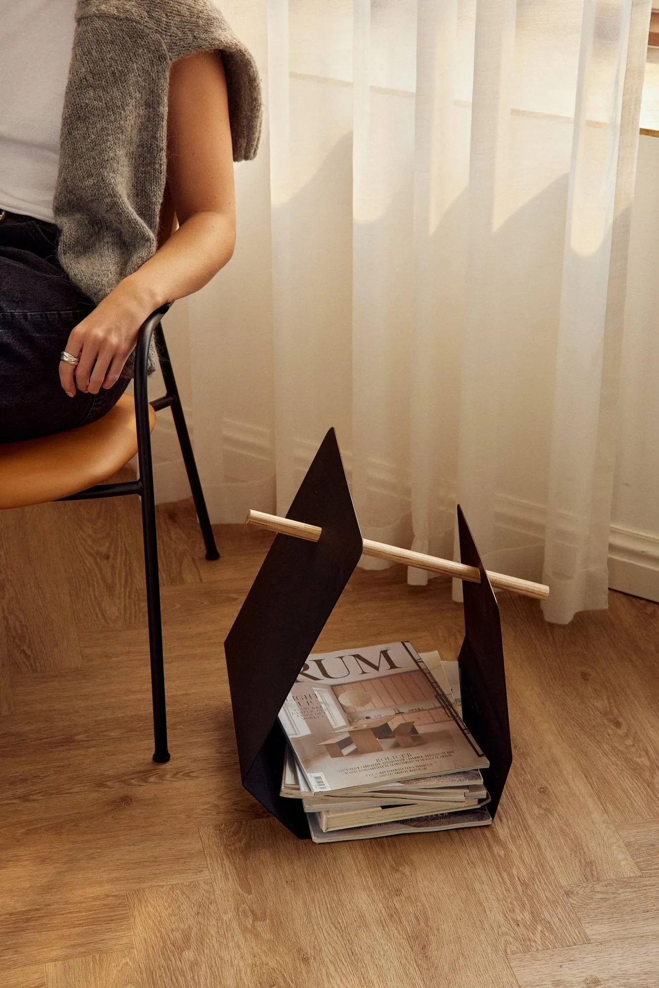 Porte-revues Edge, Black (noir) Andersen Furniture