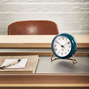 Horloge de table AJ Station bleu pétrole - bleu marine - Arne Jacobsen Clocks