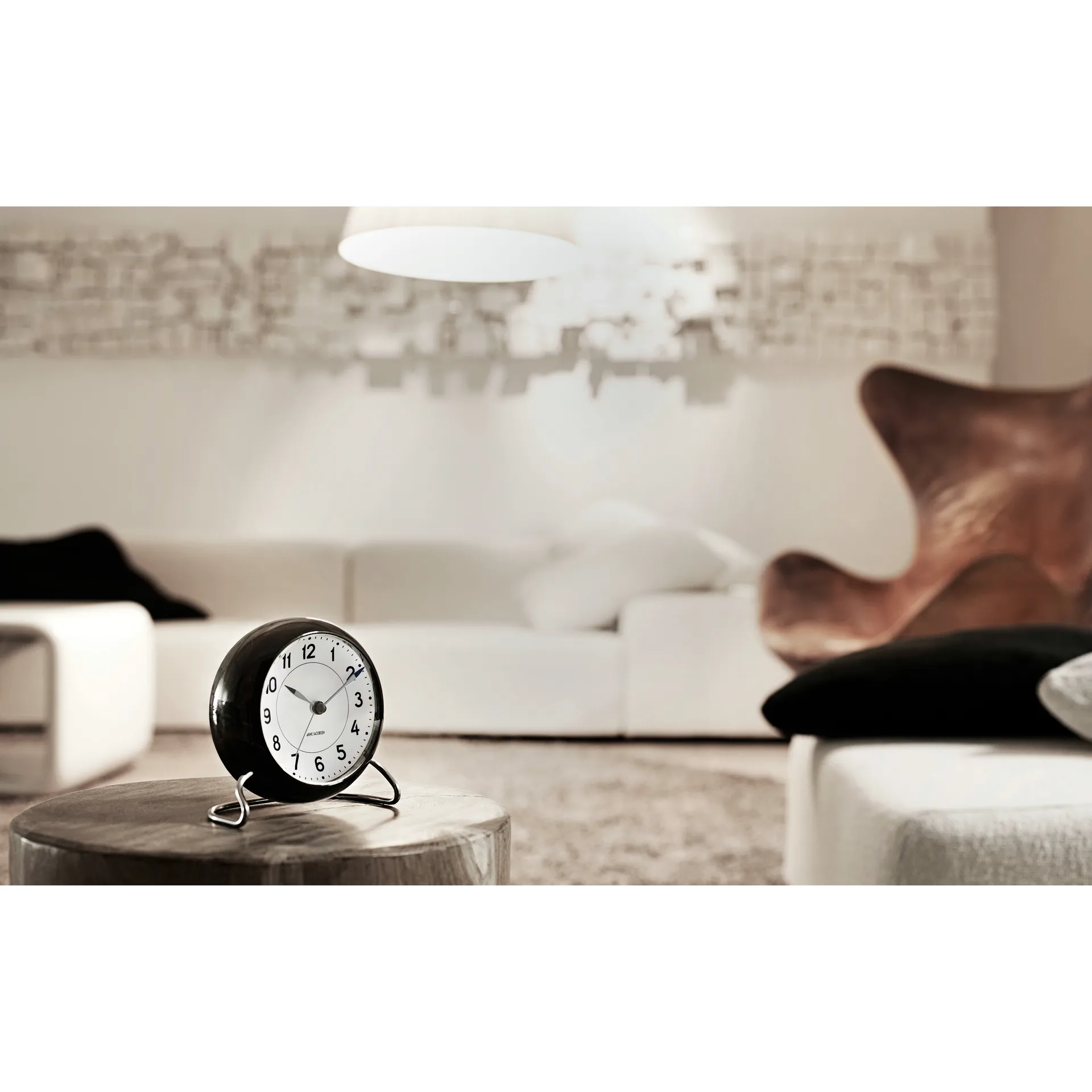 Horloge de table AJ Station, noir Arne Jacobsen Clocks