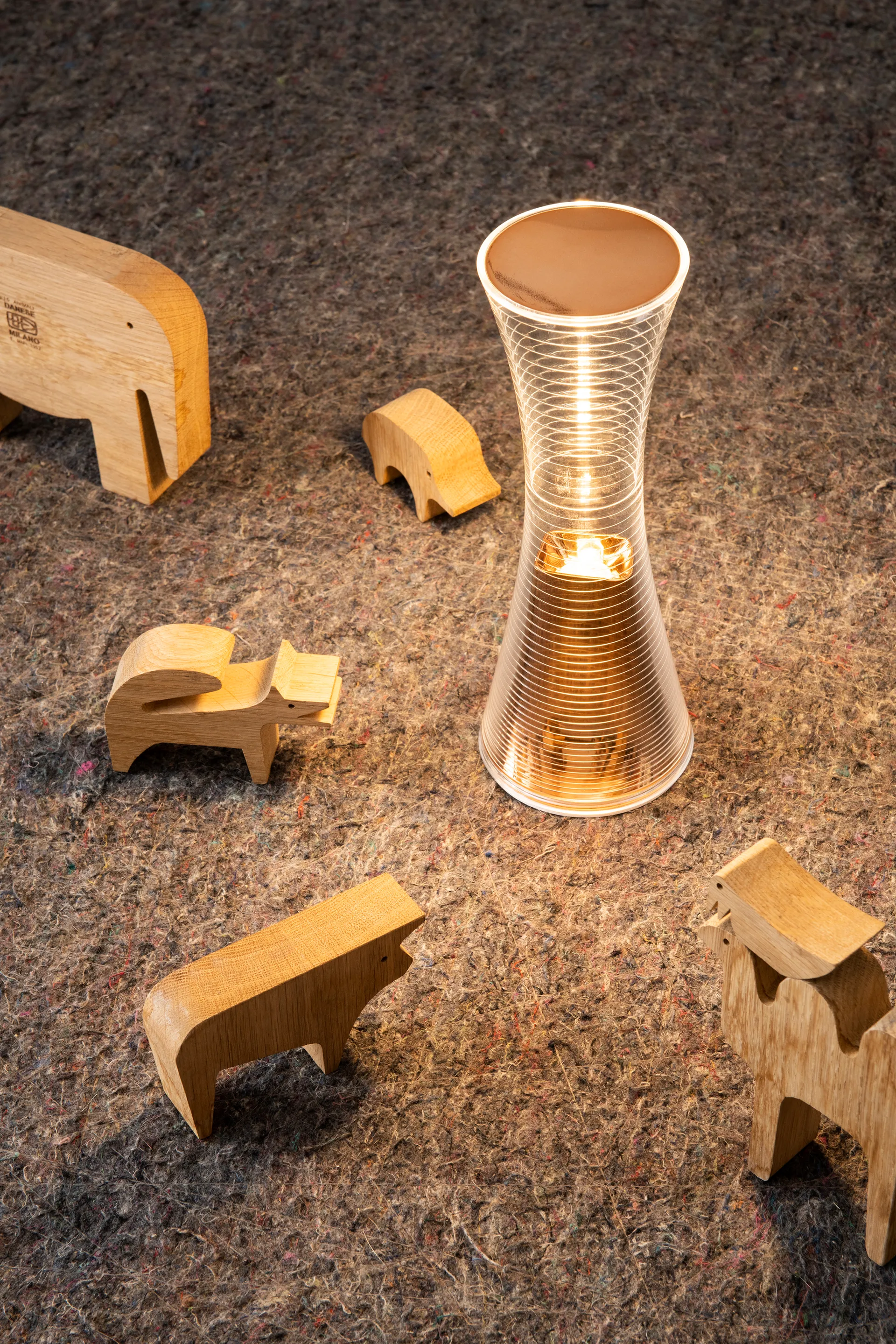 Lampe de table portable Come Together, 26,5 cm, Cuivre Artemide