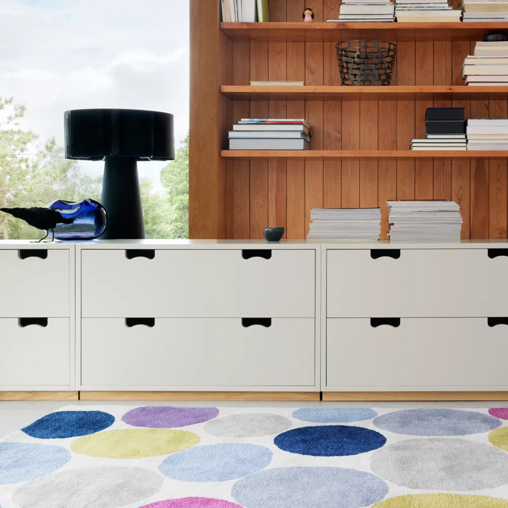 Commode Snö A2, rose, support en chêne Asplund