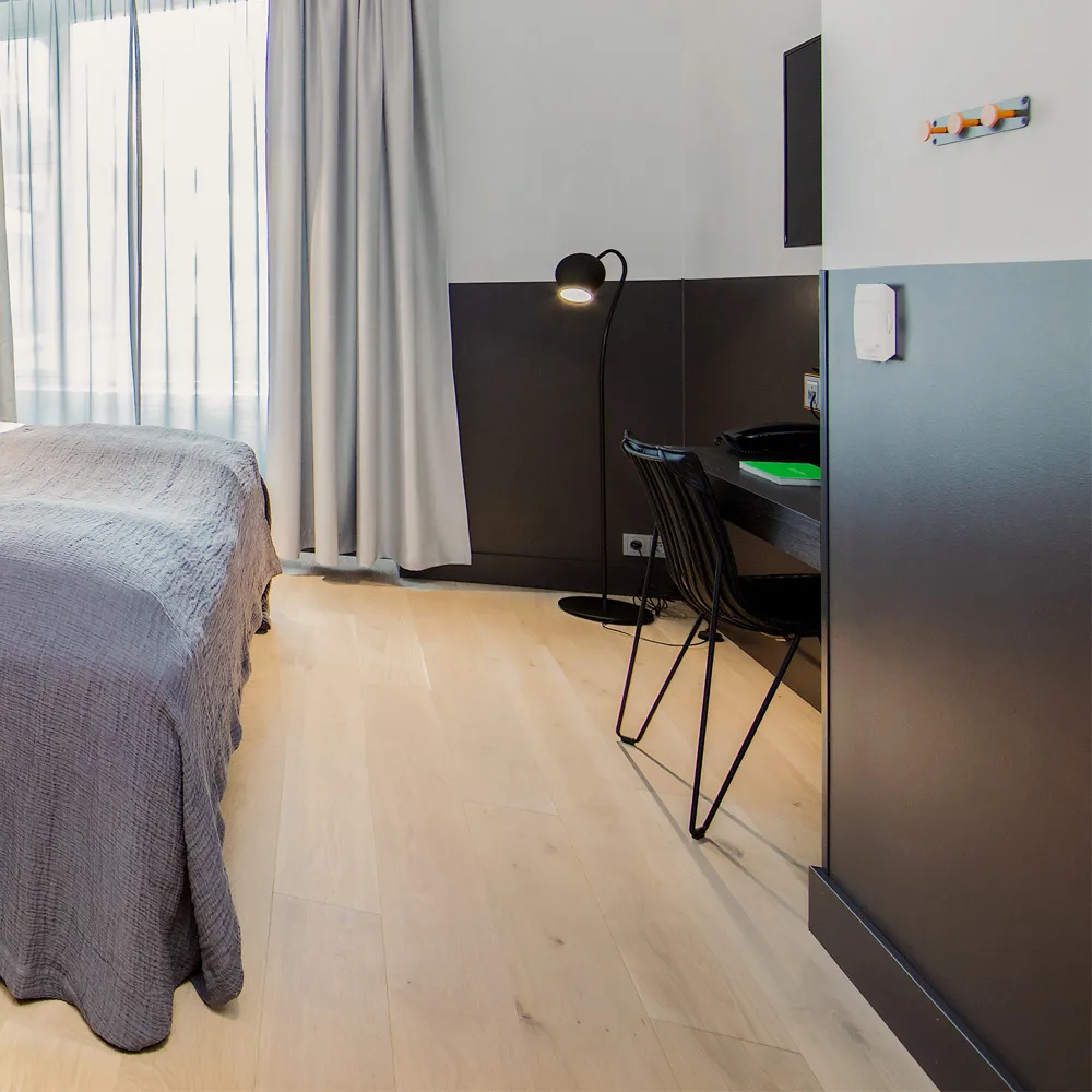 Lampadaire Ogle, laqué blanc Ateljé Lyktan