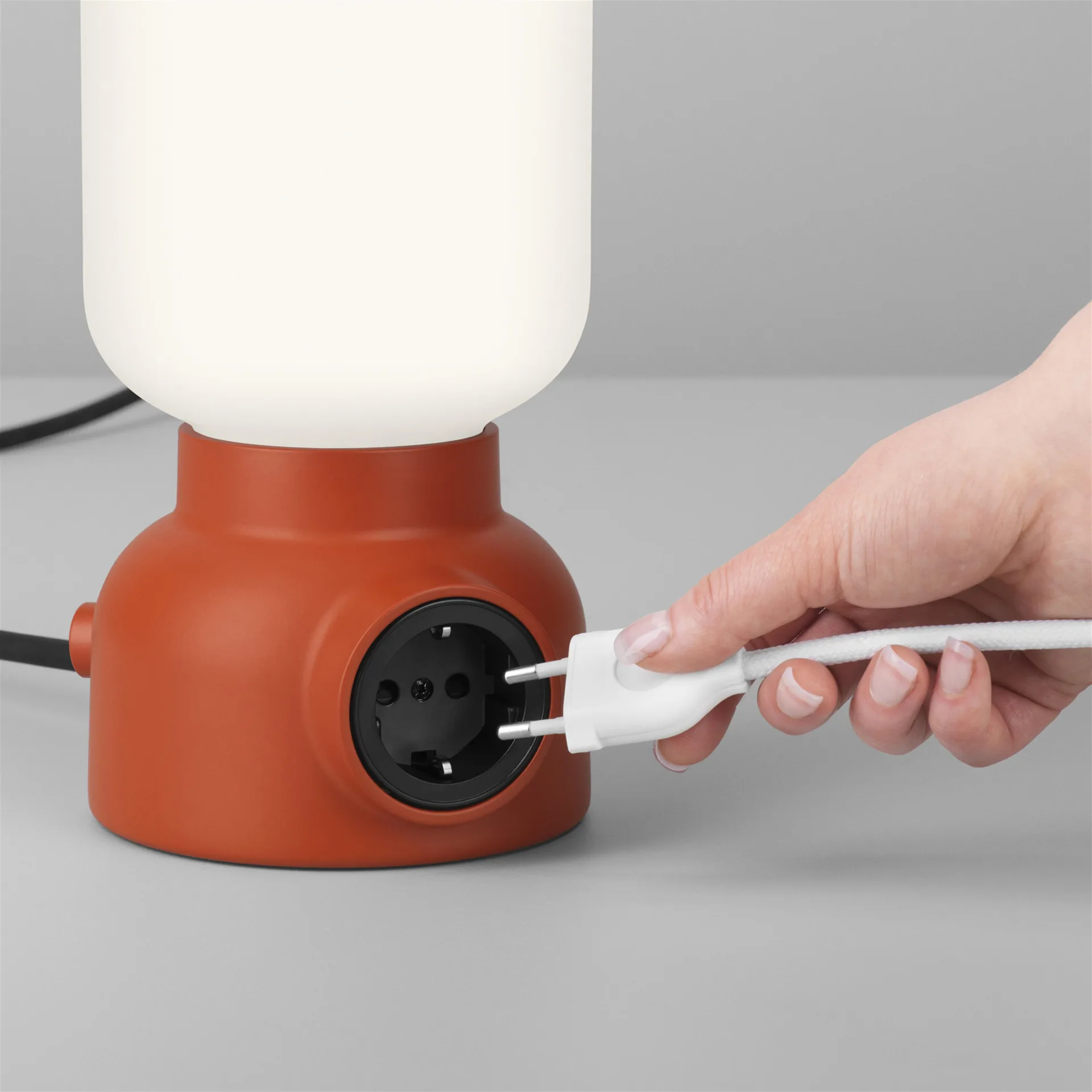 Lampe de table Plug, gris Ateljé Lyktan