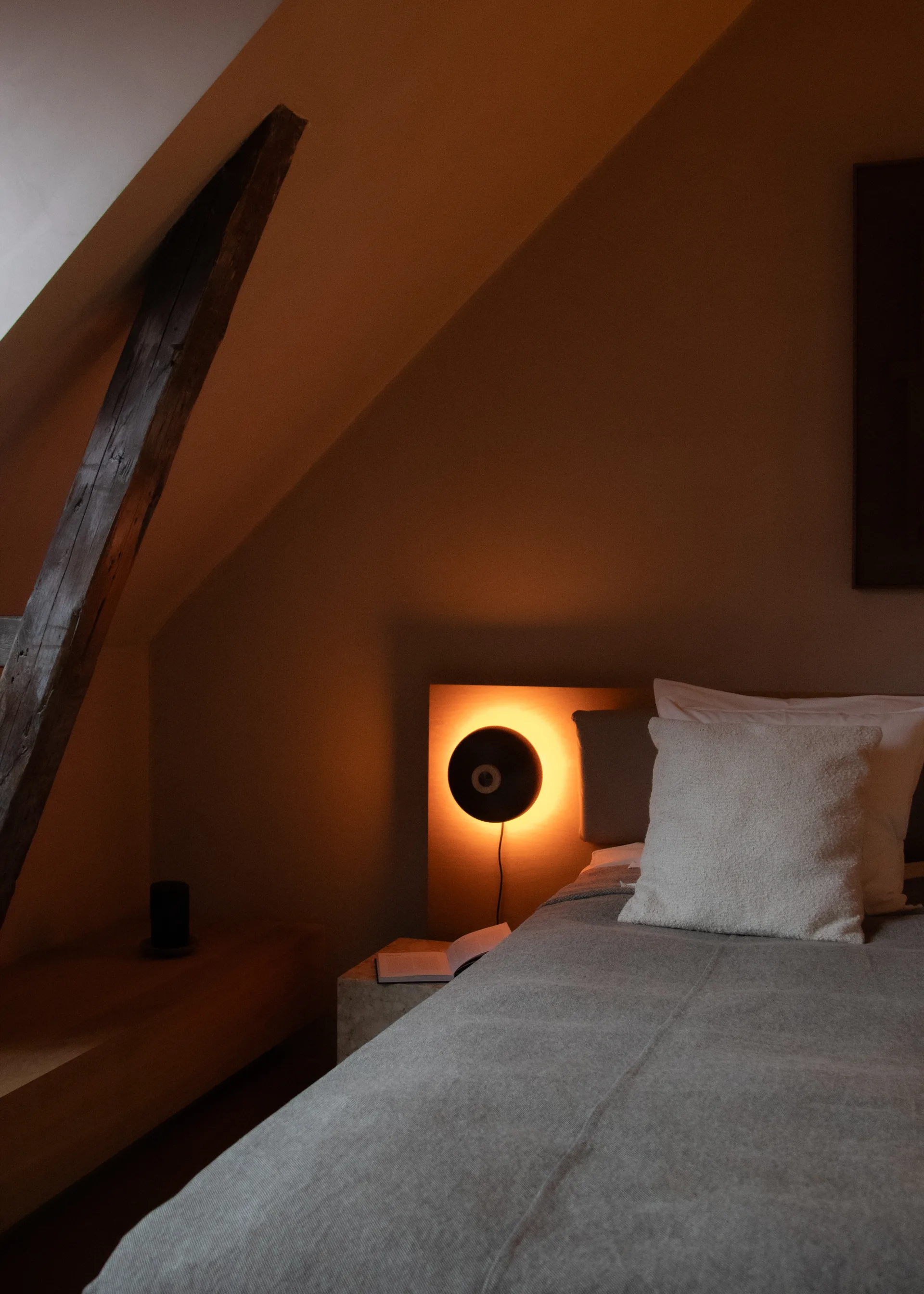 Applique murale Reverse, Bronzed aluminium Audo Copenhagen