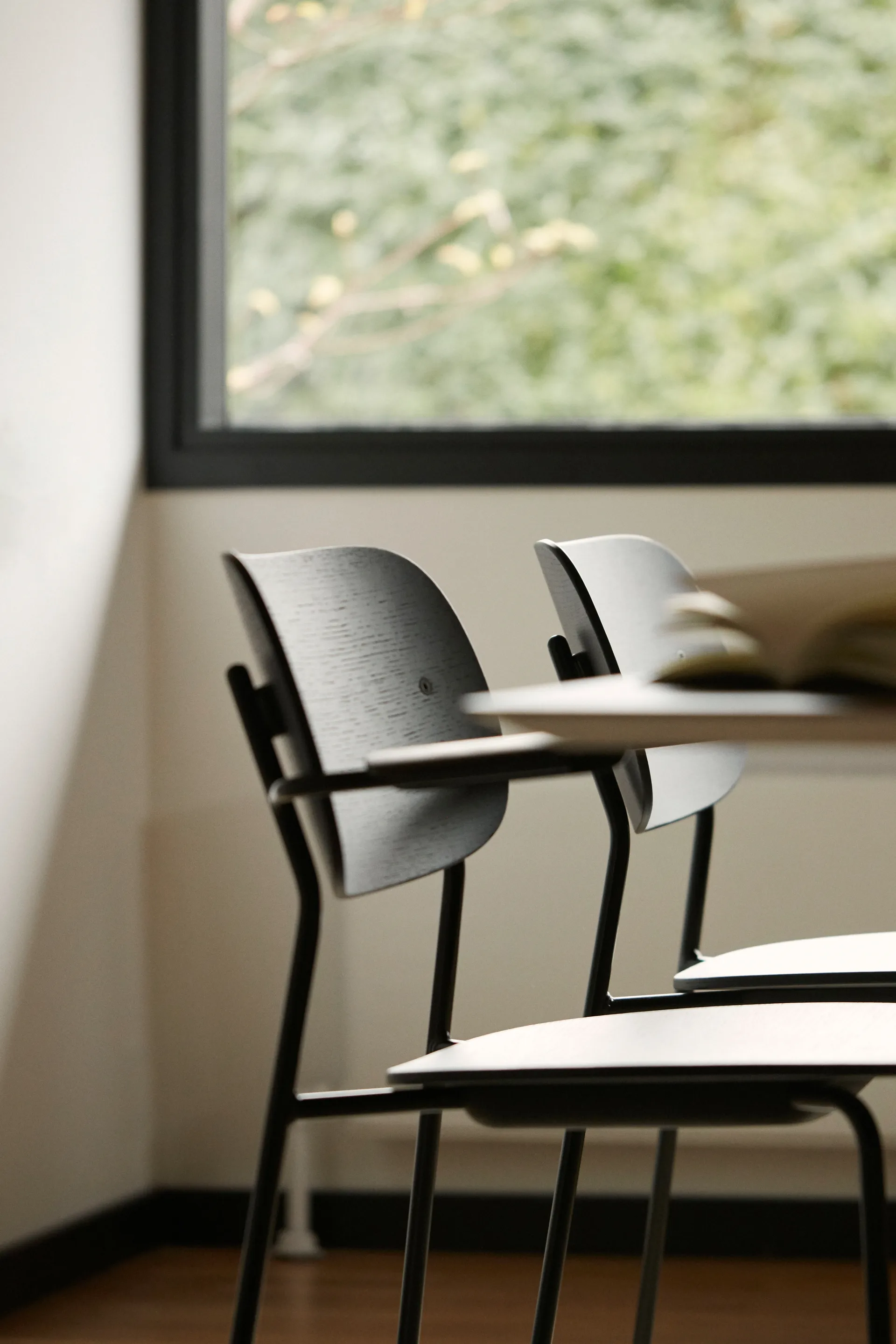 Chaise Co, Chêne noir Audo Copenhagen