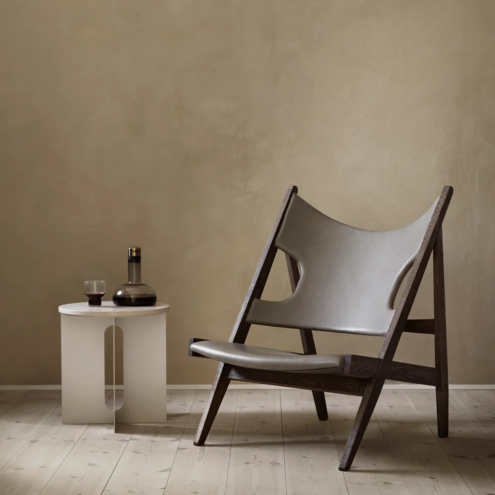 Chaise lounge Knitting, peau de mouton sahara, structure noyer Audo Copenhagen