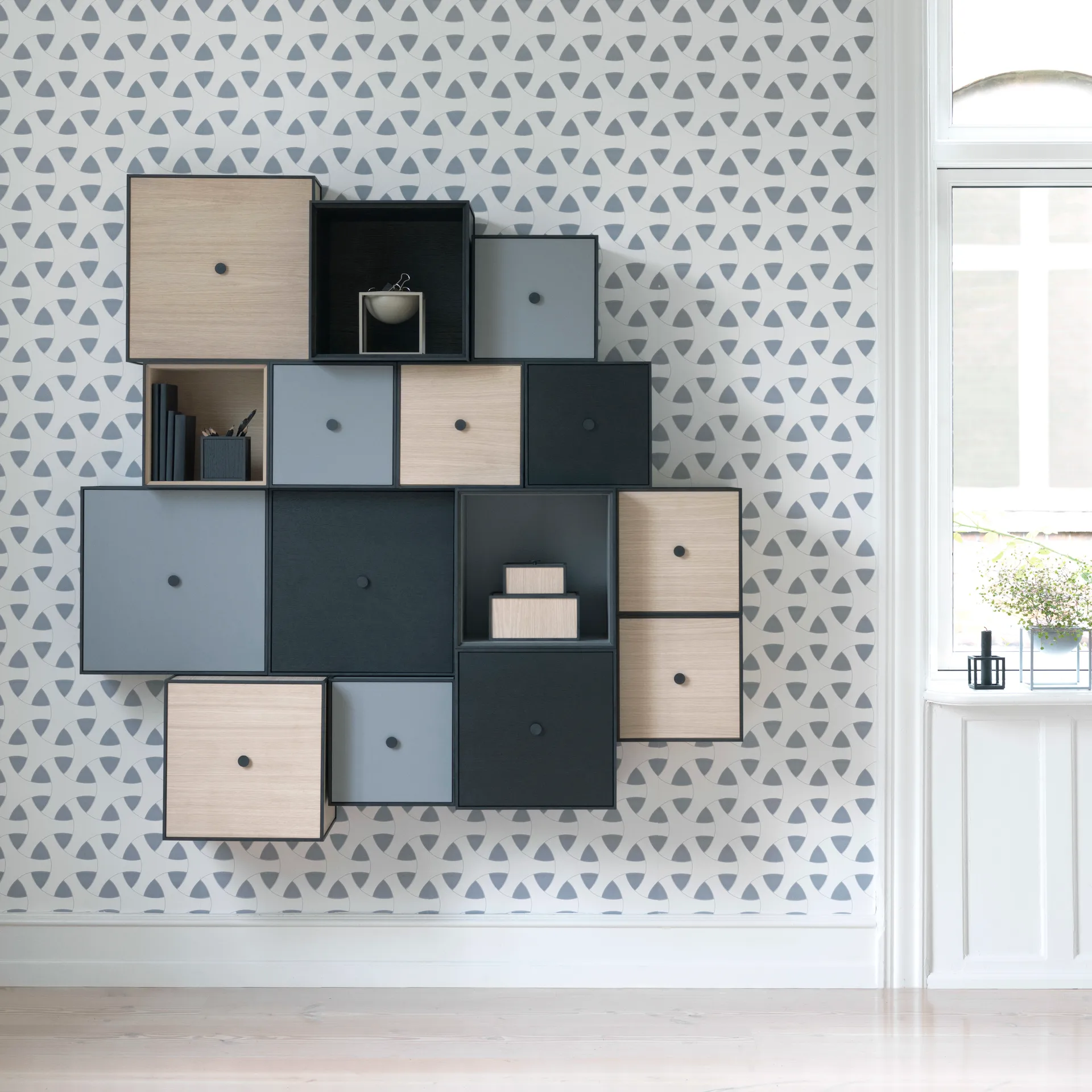 Cube avec porte Frame 35, Gris foncé Audo Copenhagen